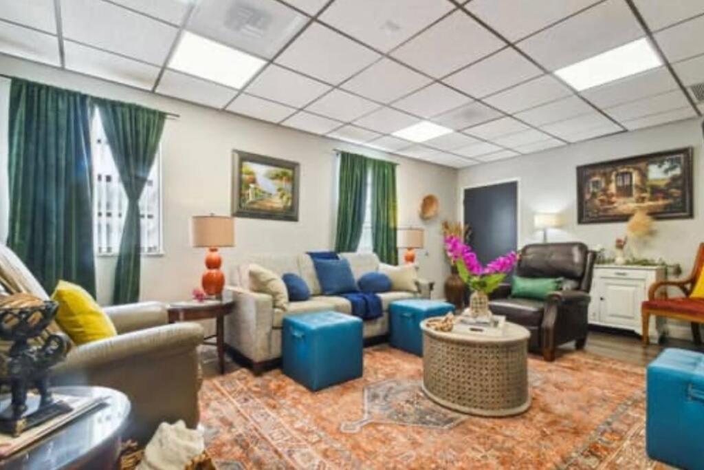Five-Bedroom House photo 1