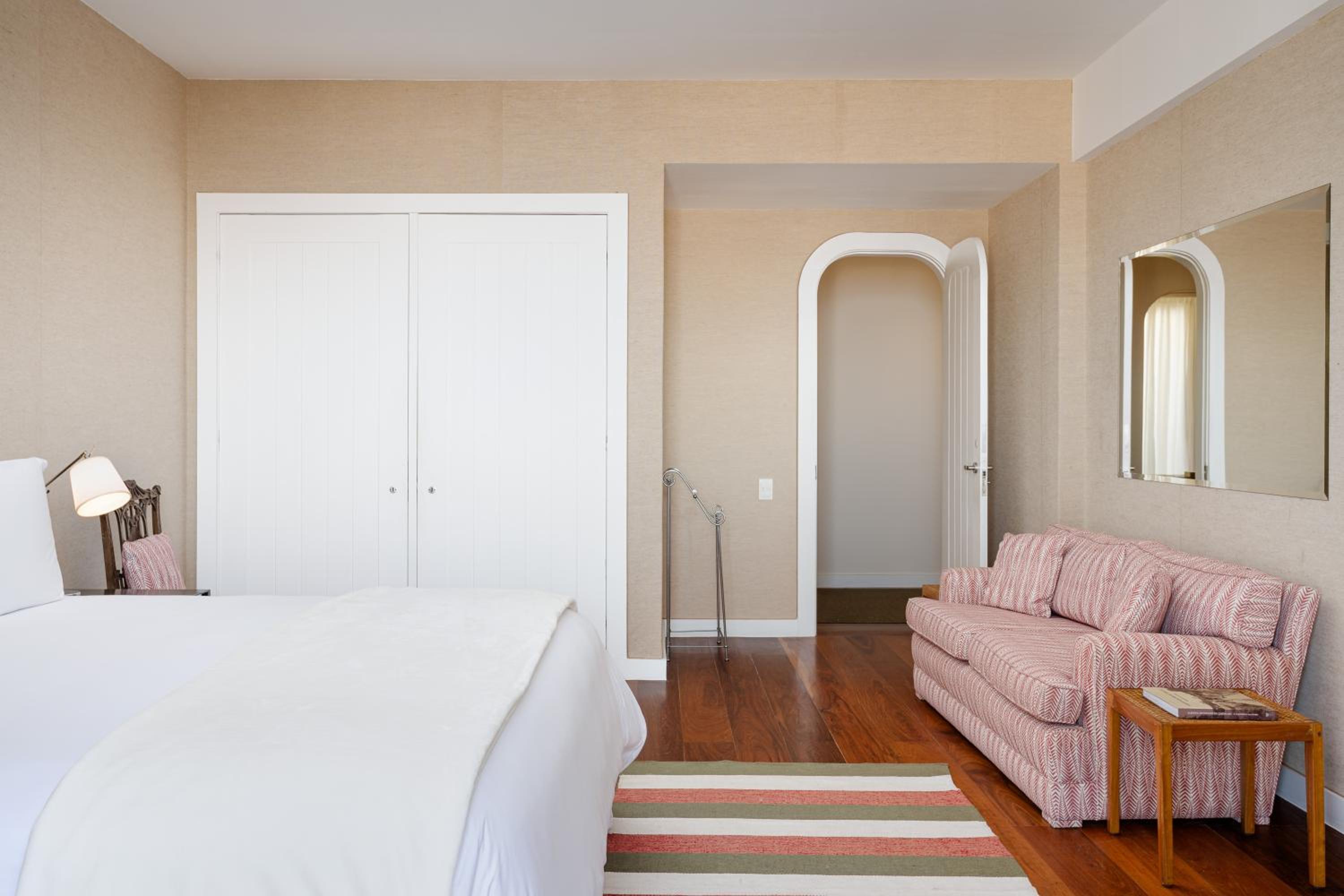 Premier Suite thumbnail 6