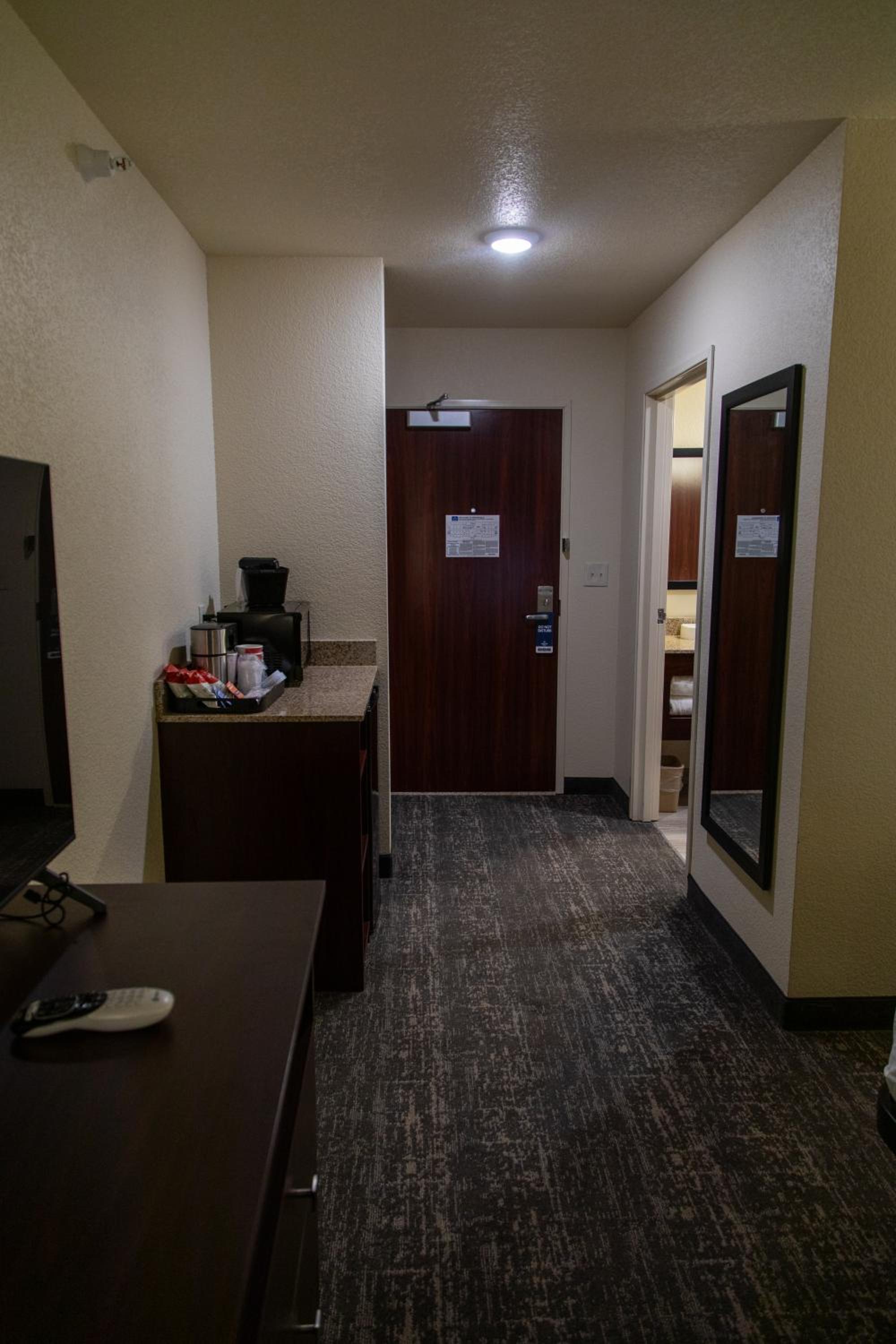 Deluxe King Room photo 2