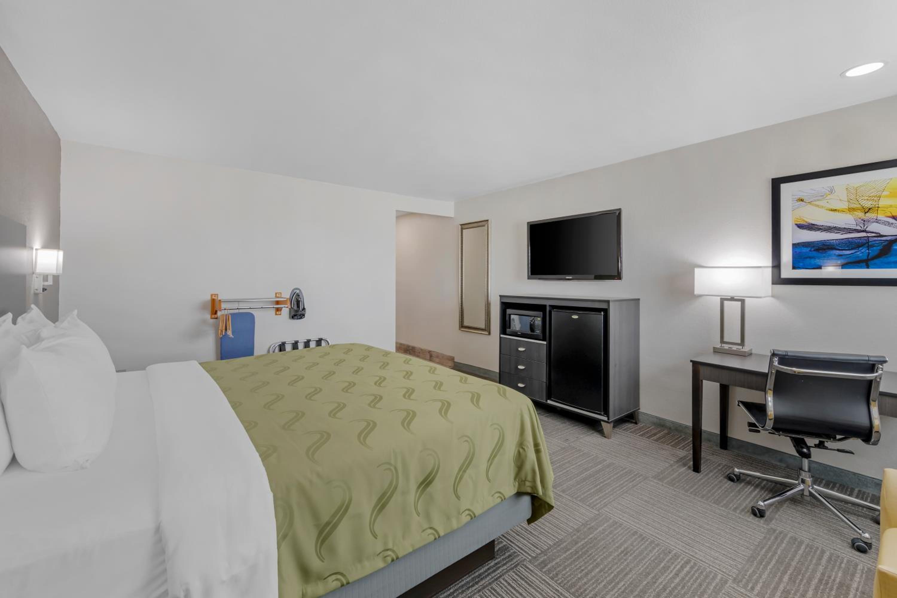 King Room - Accessible/Non-Smoking - Photo 2