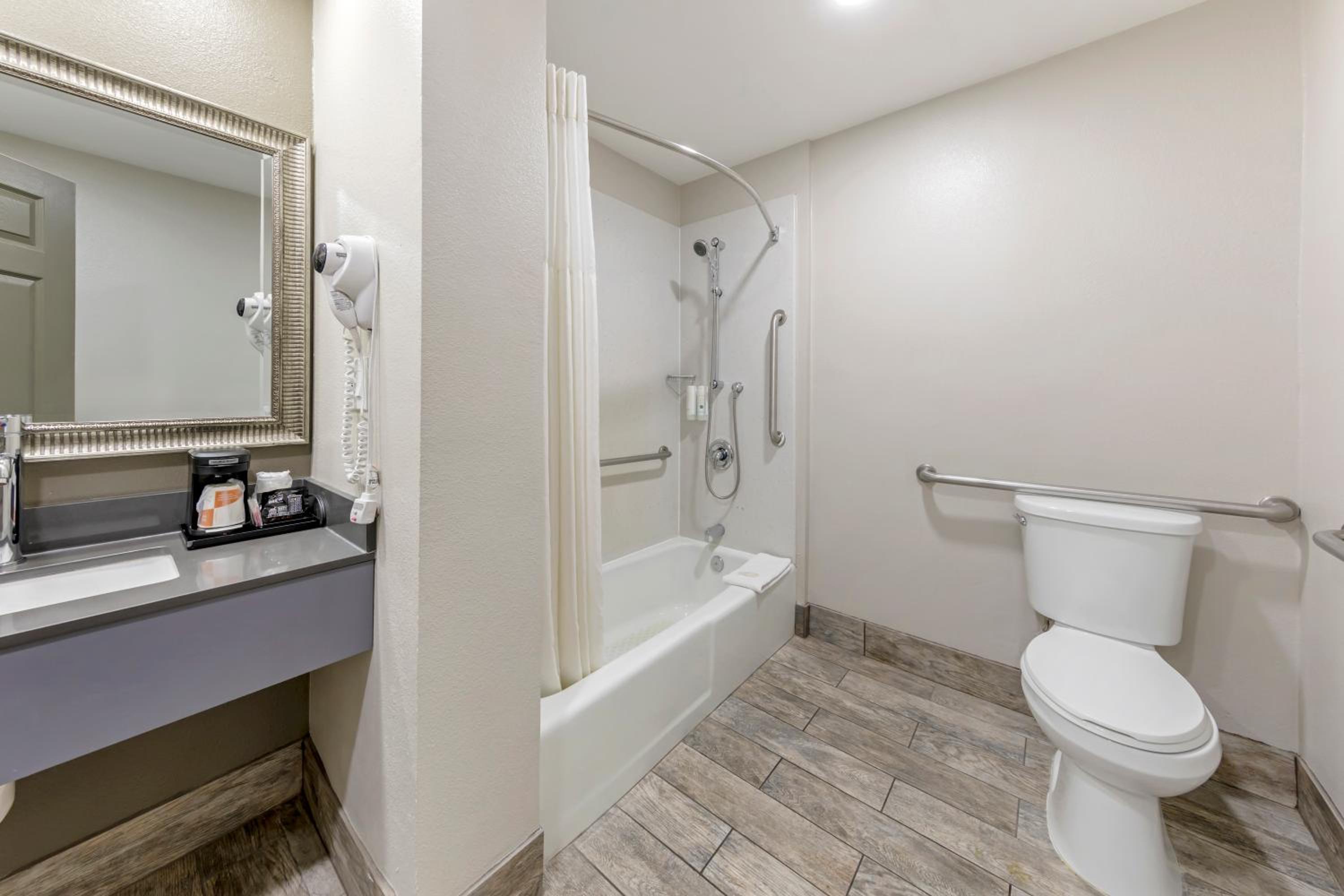 King Room - Accessible/Non-Smoking - Photo 4