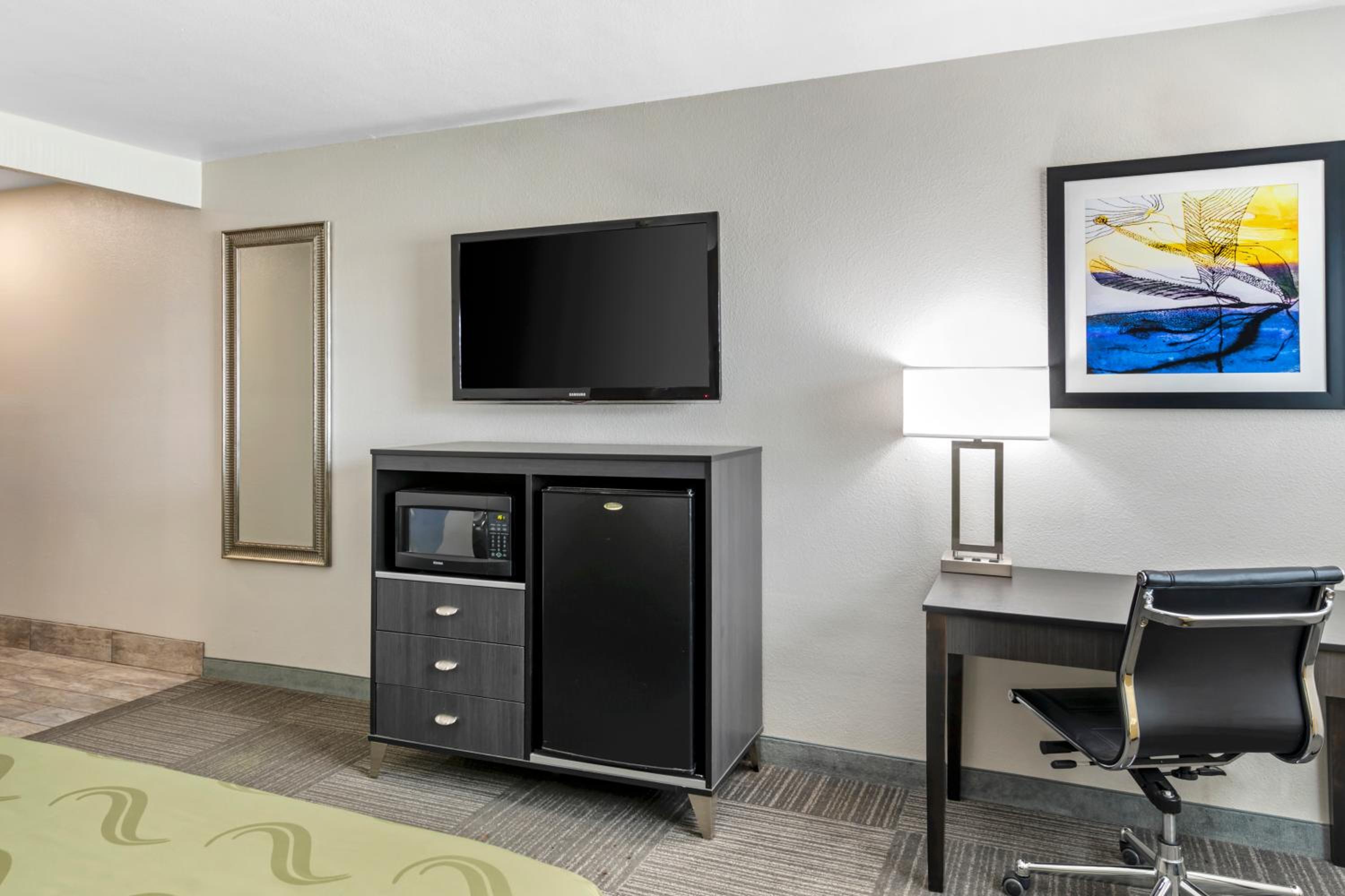 King Room - Accessible/Non-Smoking - Photo 3