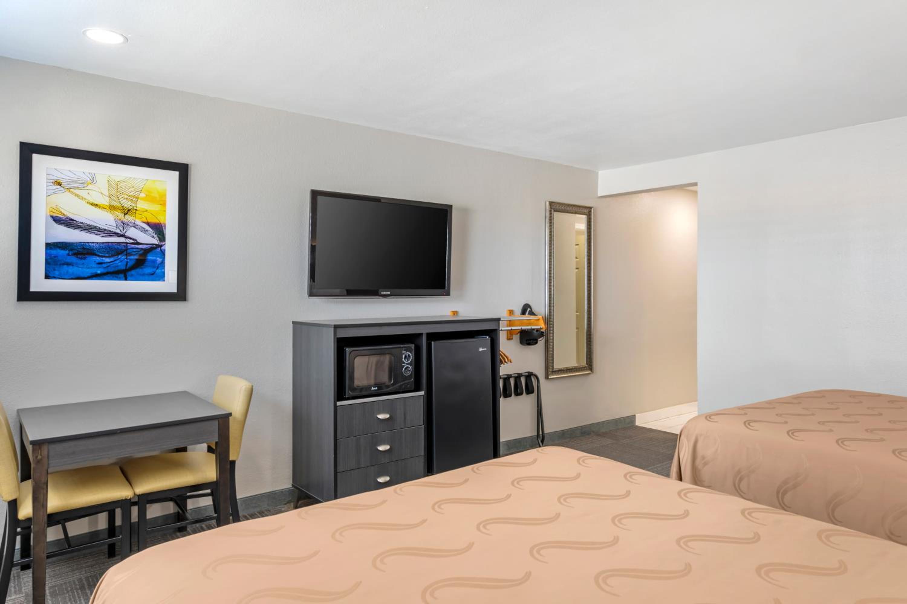 Queen Room with Two Queen Beds - Accessible/Non-Smoking  - Photo 2
