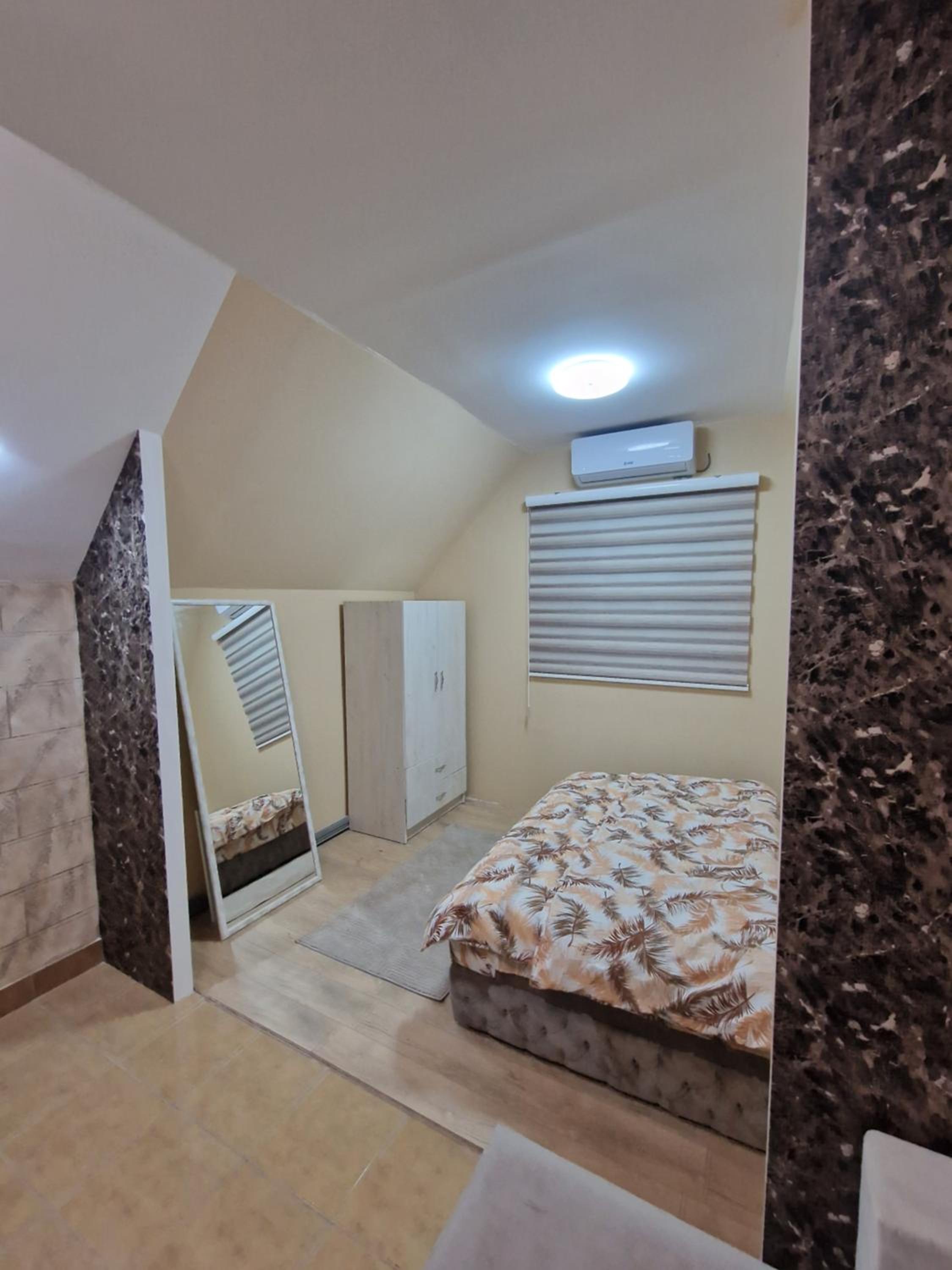 One-Bedroom Apartment with City View photo 2