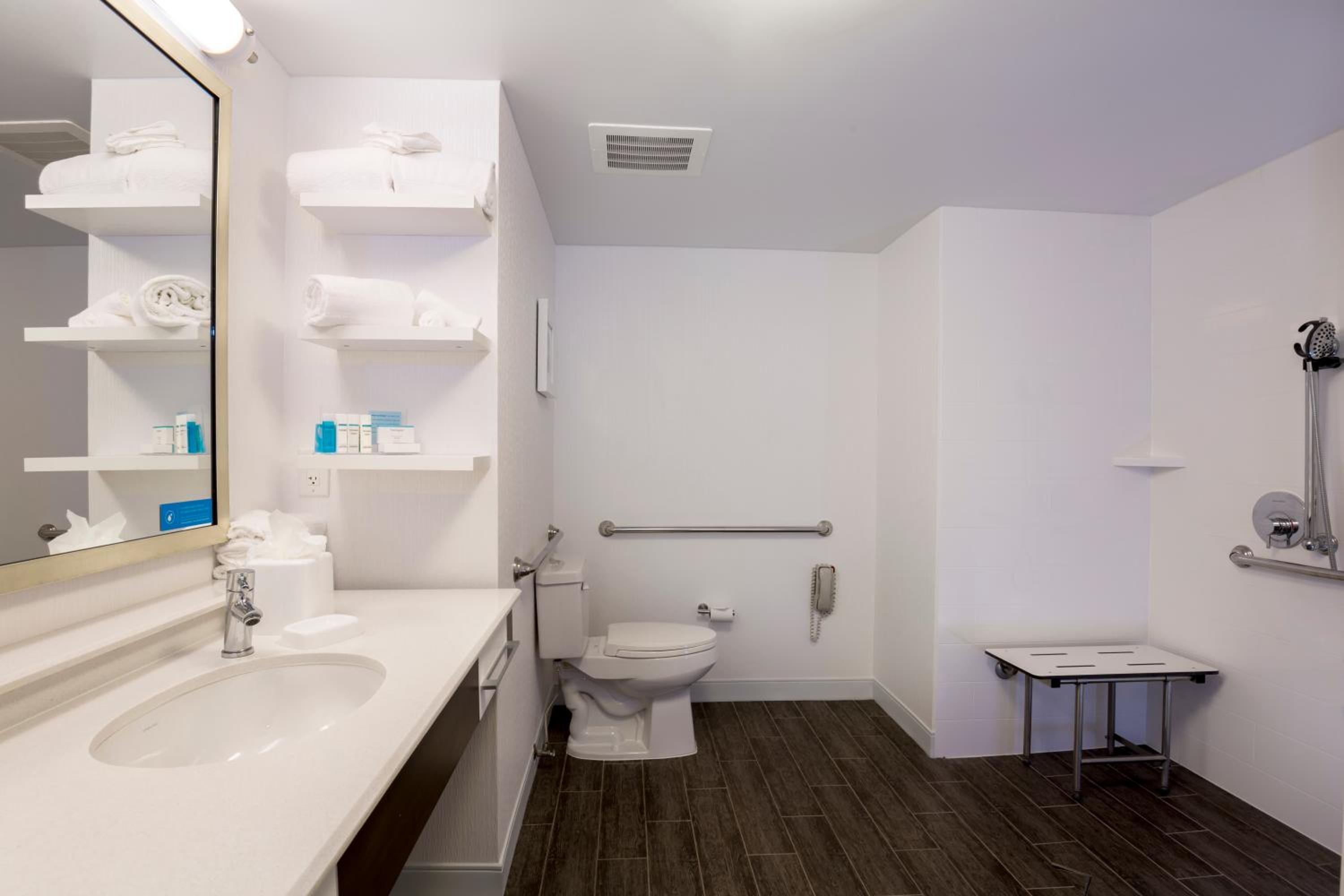 King Room - Disability Access/Hearing Accessible - Photo 2