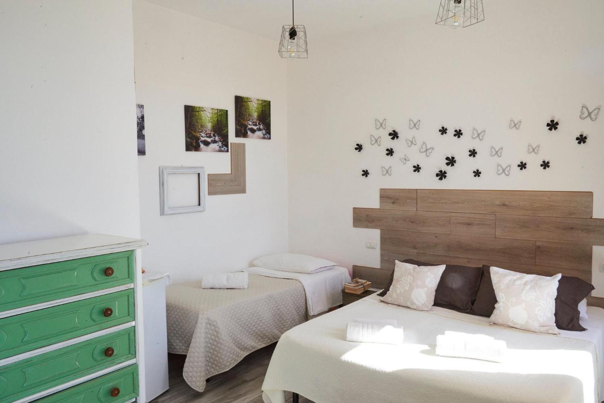 Triple Room with Private Bathroom - Photo 10