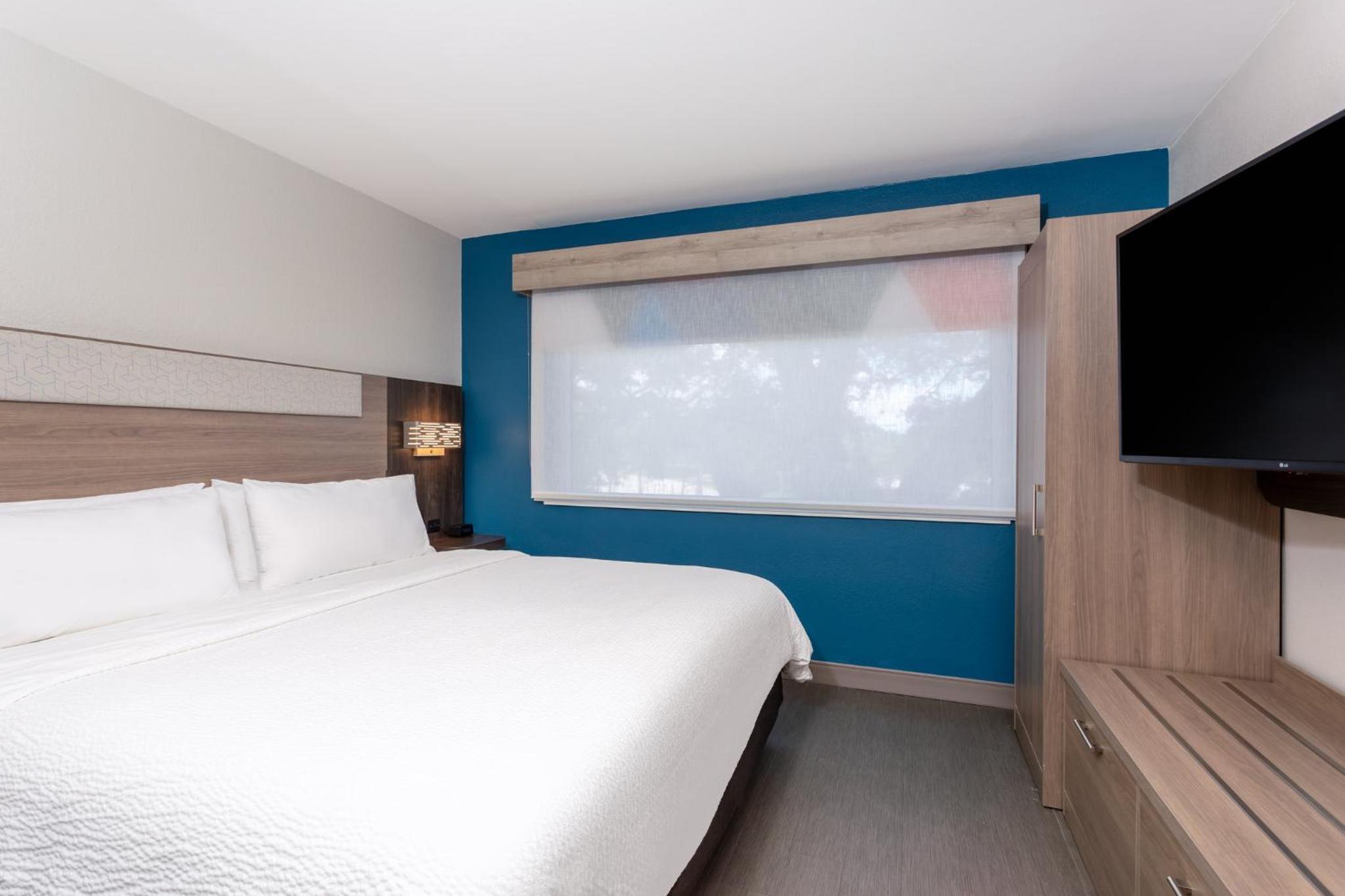 Standard King Room - Photo 3