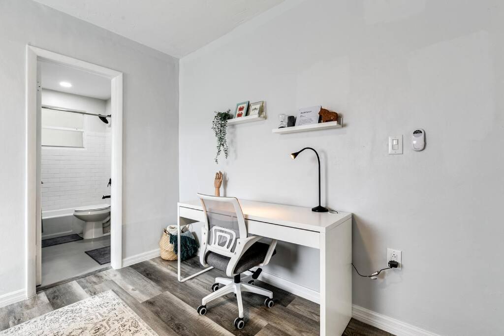One-Bedroom Apartment photo 2