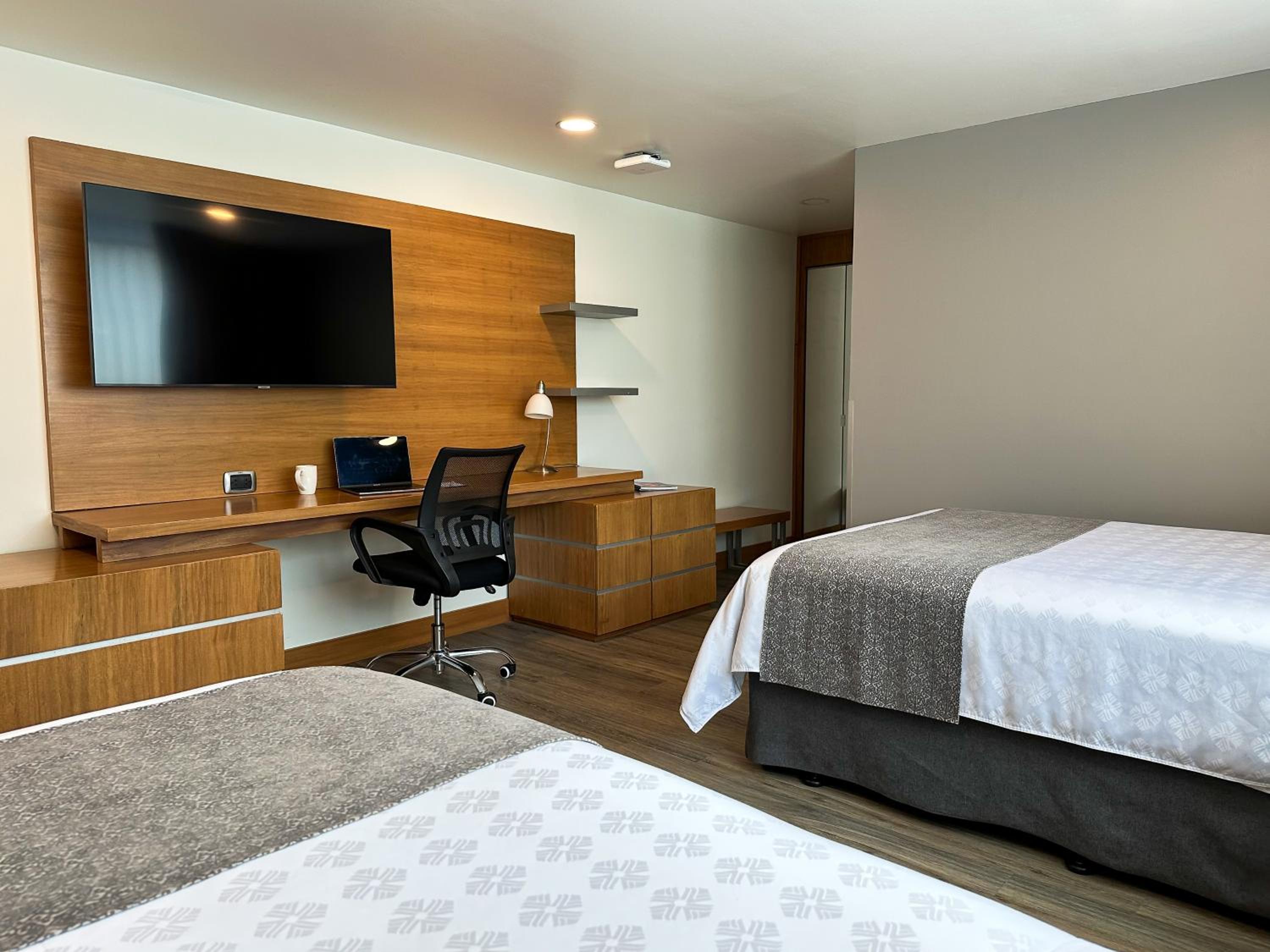 Double Room with Two Double Beds - Non-Smoking - Photo 7