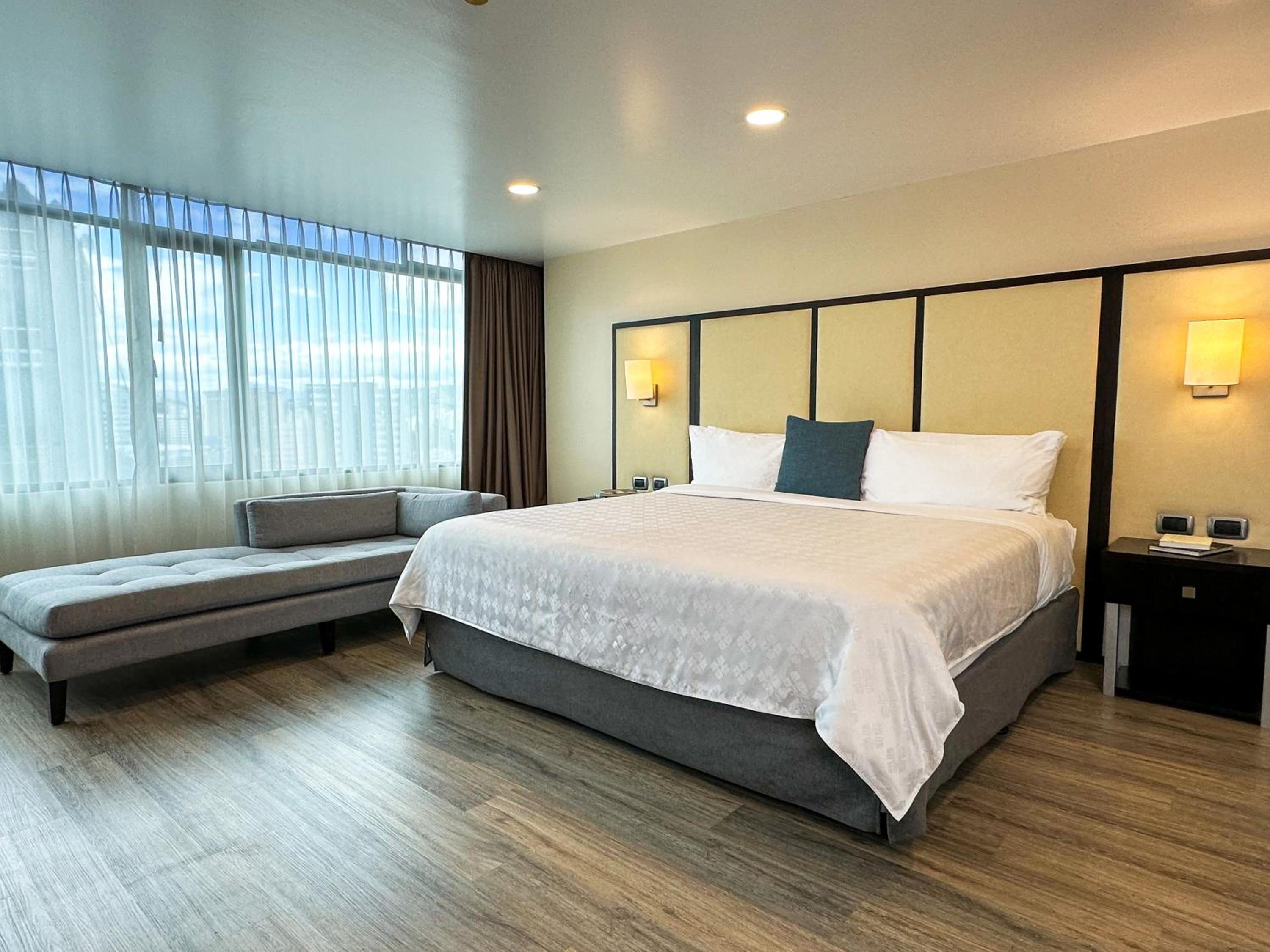 King Junior Suite/Garden Floor - Photo 2