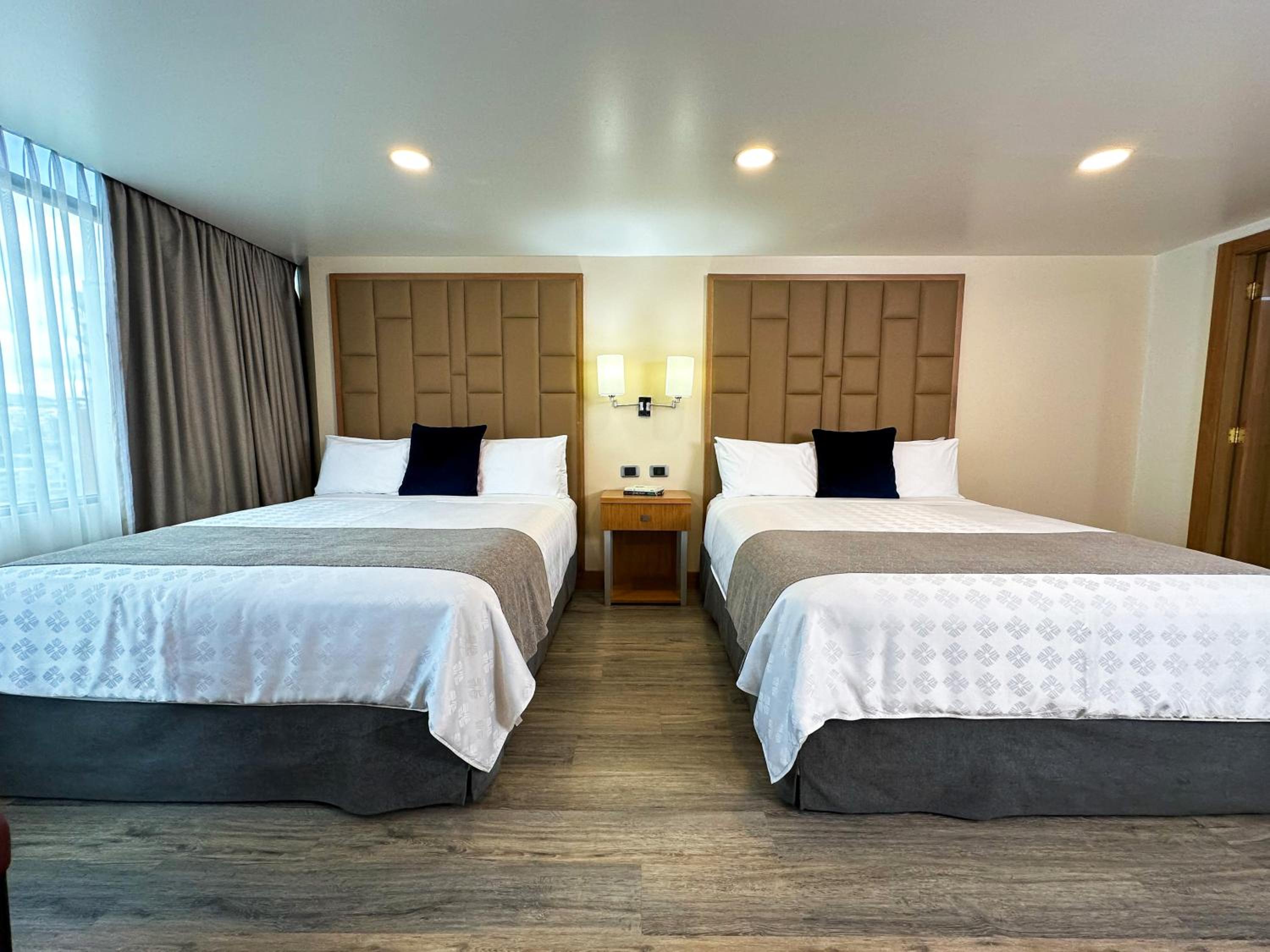 Junior Suite with Two Queen Beds - Non-Smoking - Photo 4