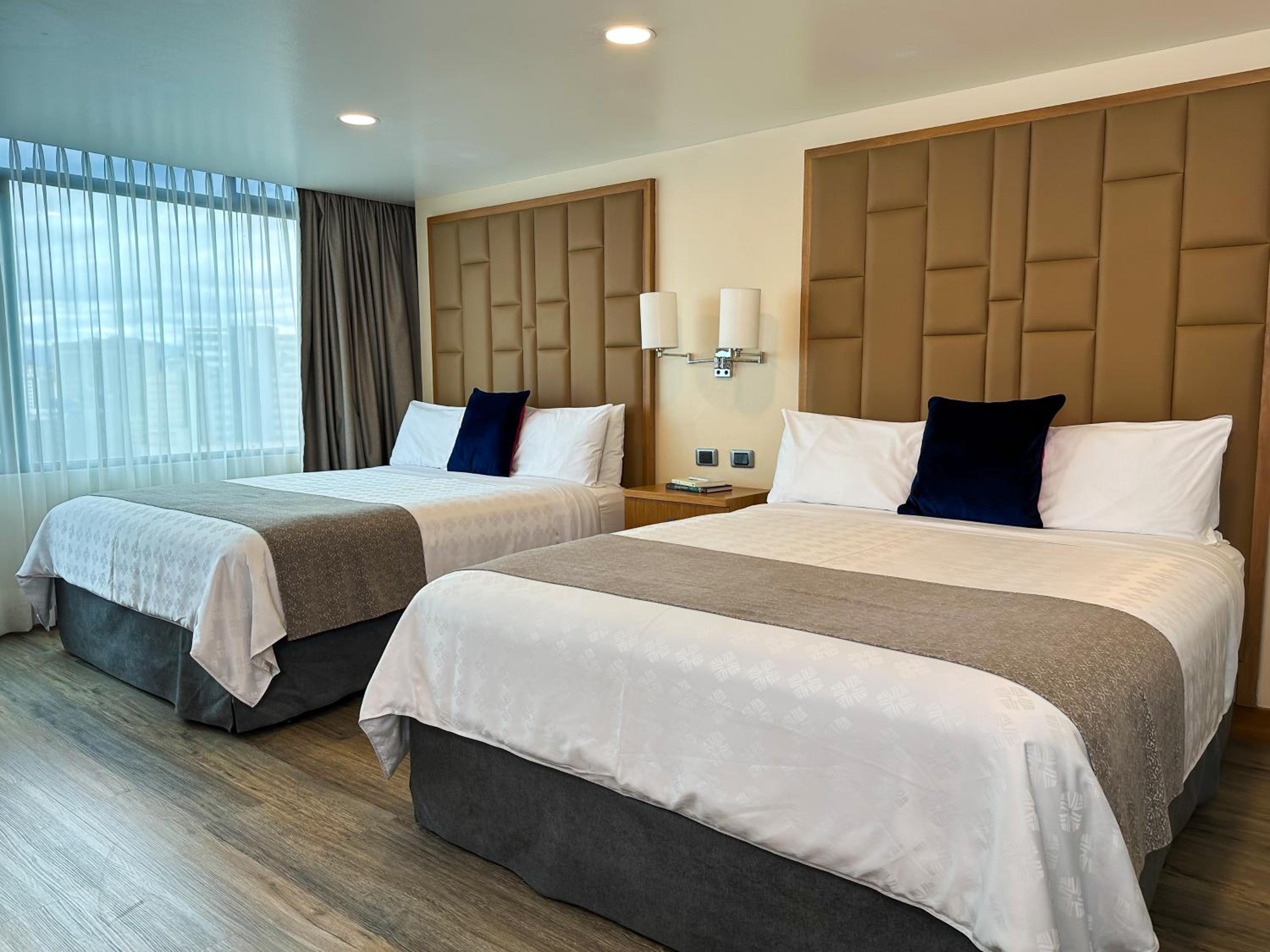 Junior Suite with Two Queen Beds - Non-Smoking - Photo 17