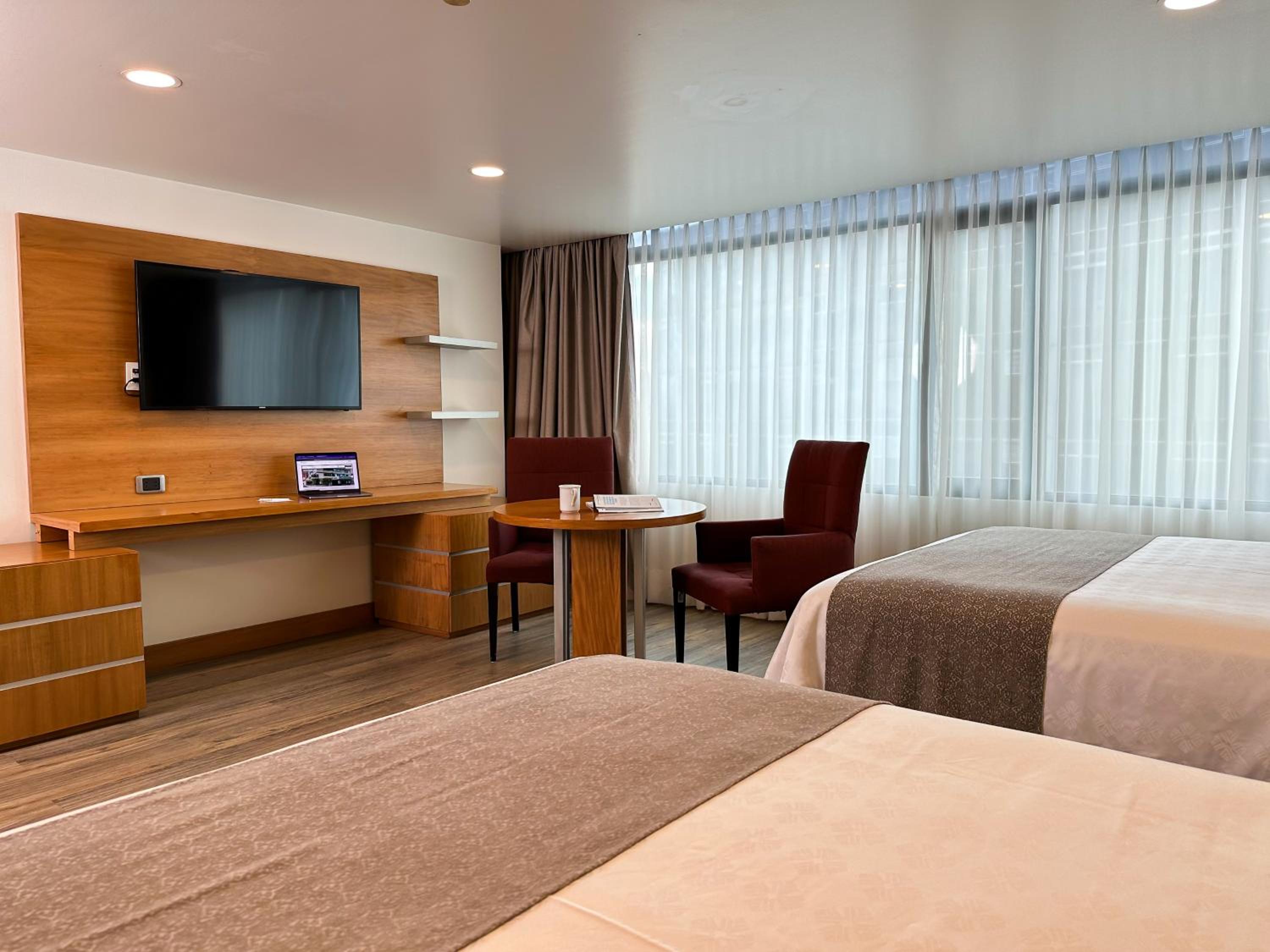 Junior Suite with Two Queen Beds - Non-Smoking - Photo 18