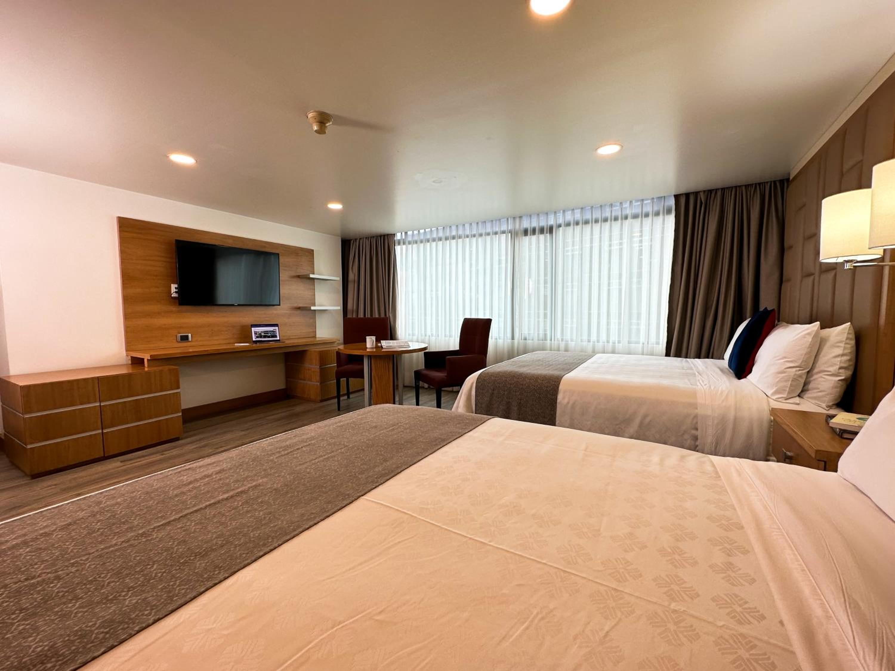 Junior Suite with Two Queen Beds - Non-Smoking - Photo 7
