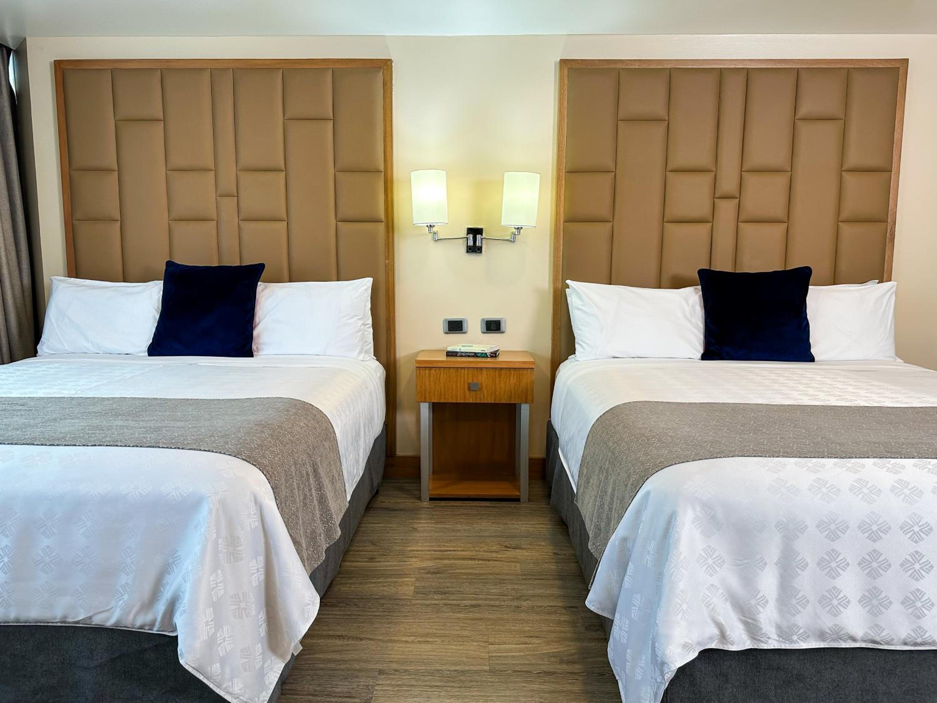 Junior Suite with Two Queen Beds - Non-Smoking - Photo 16