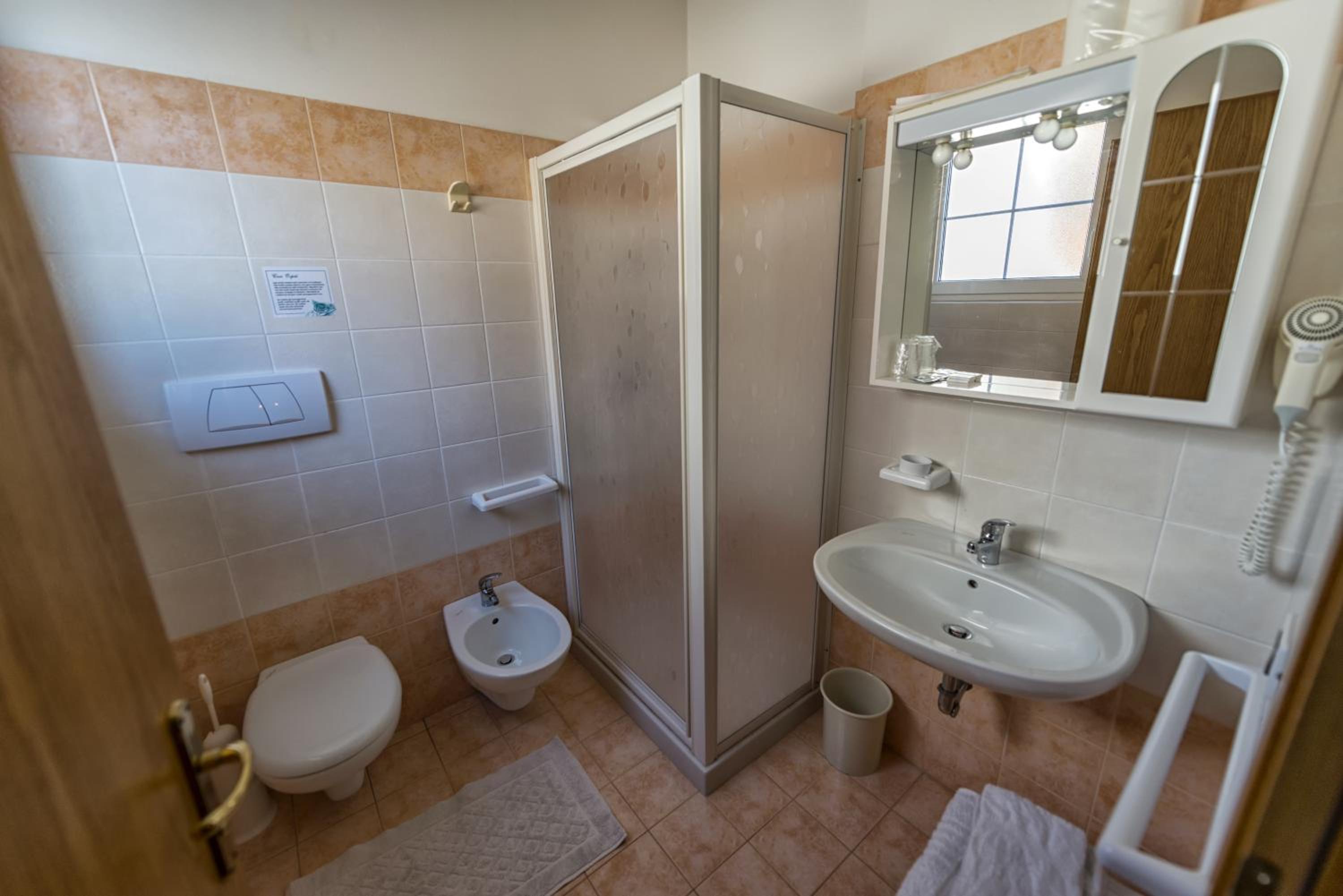 Economy Double Room photo 3