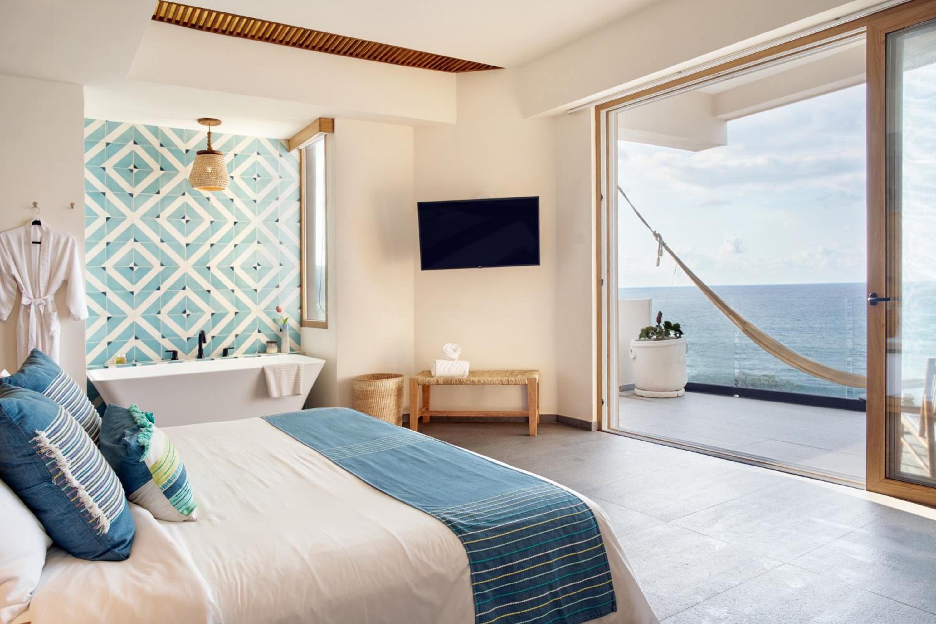 Deluxe King Suite - Photo 1