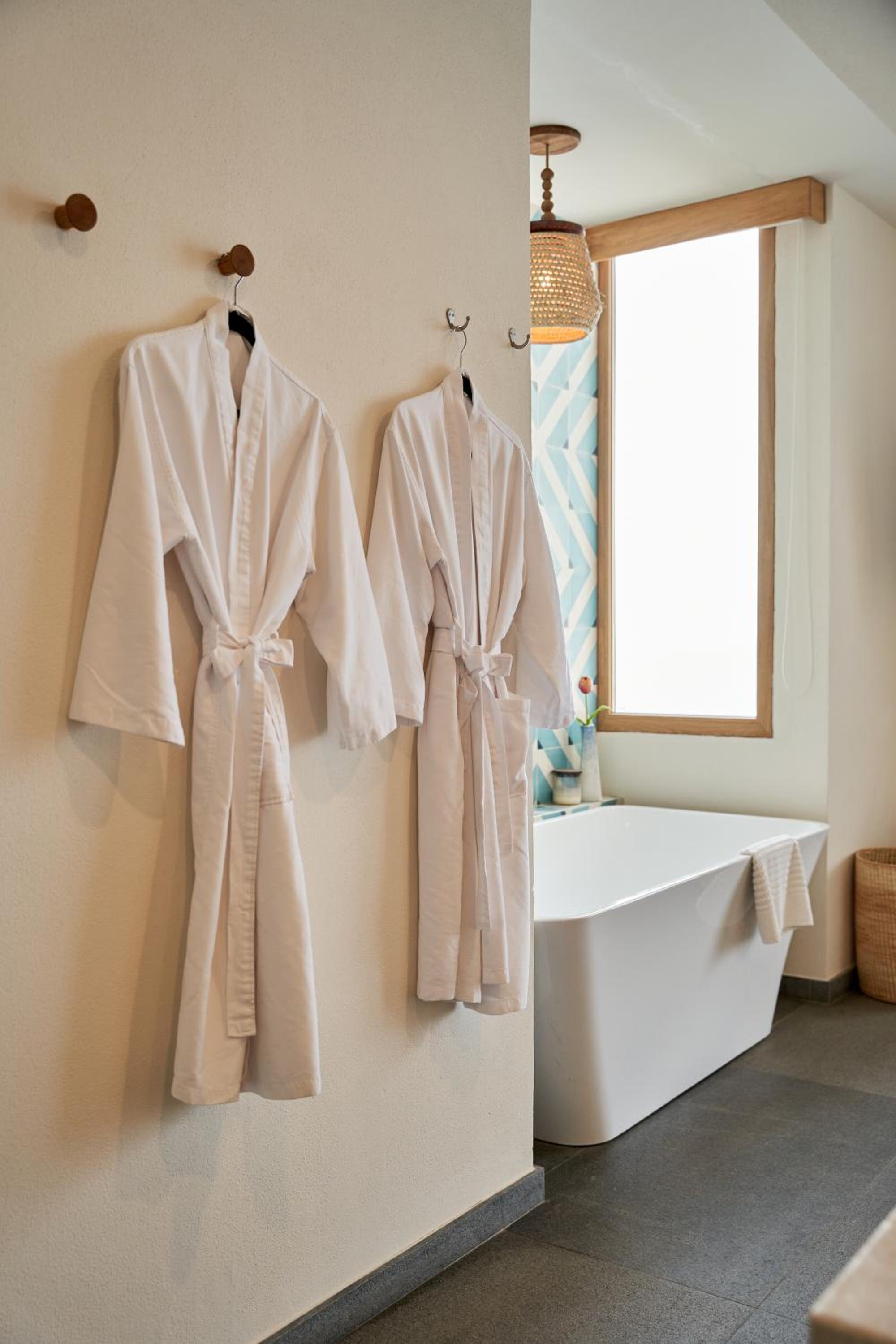 Deluxe King Suite - Photo 10