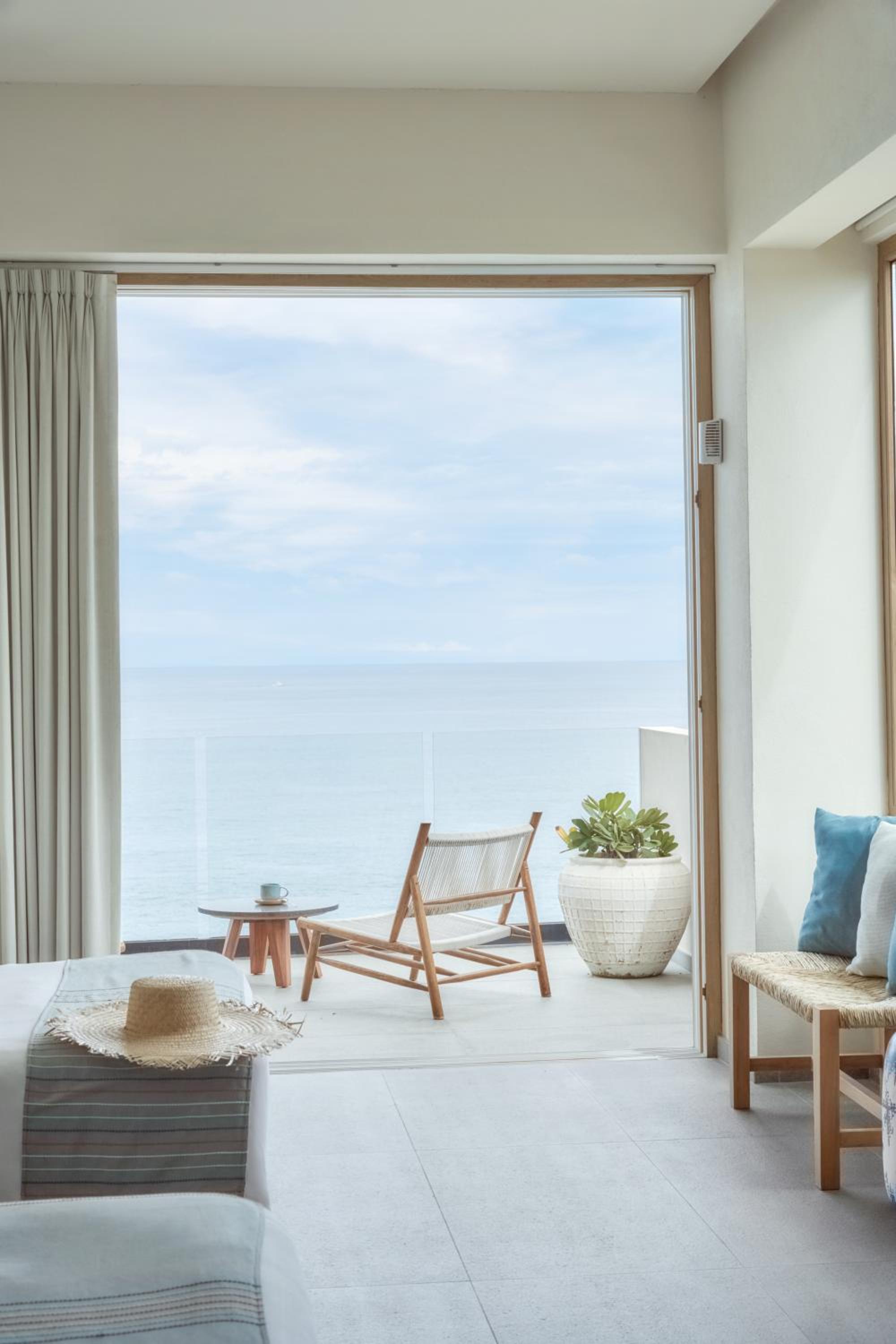 Deluxe Twin Room with Sea View - Photo 5