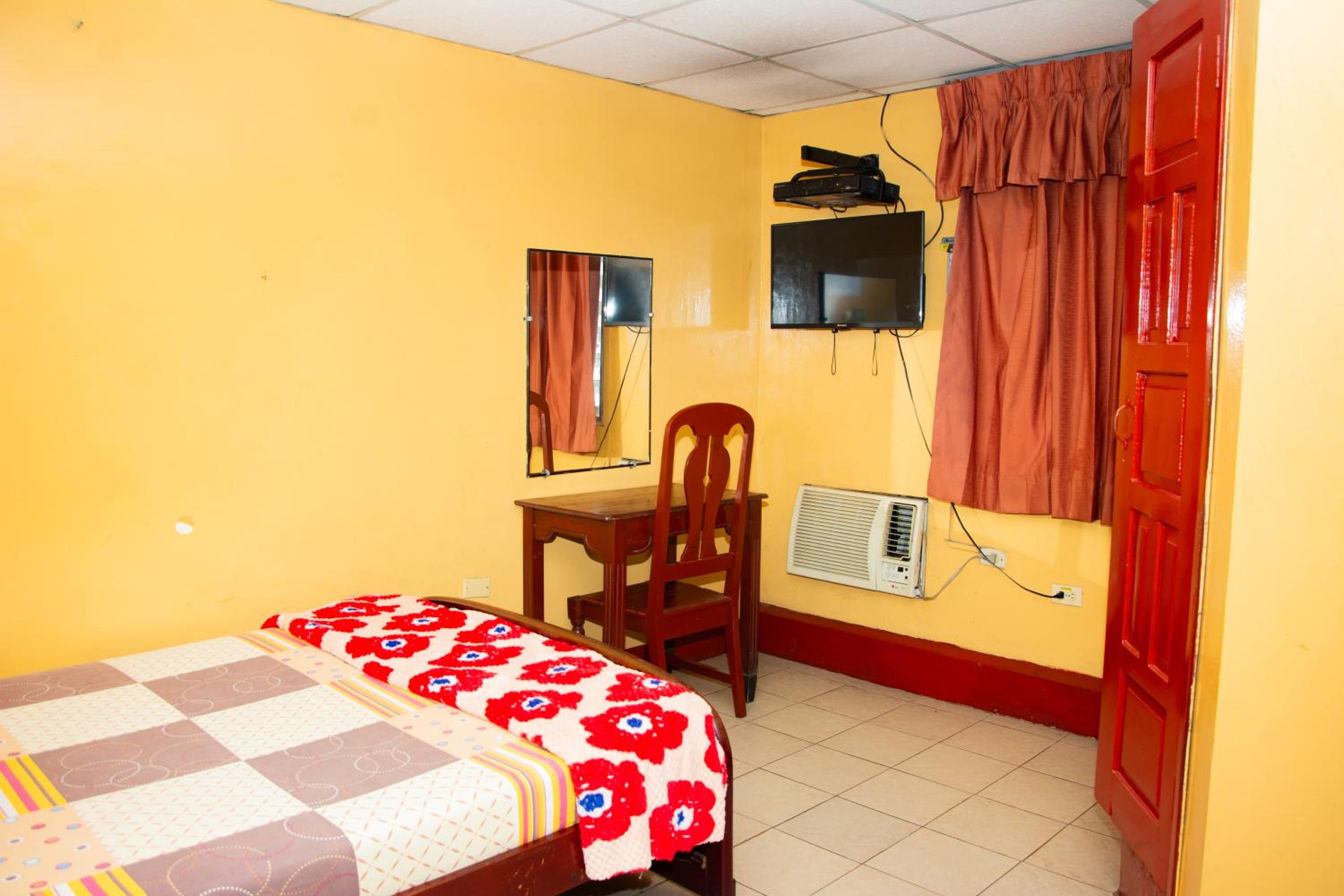 Double Room With Private Bathroom photo 2