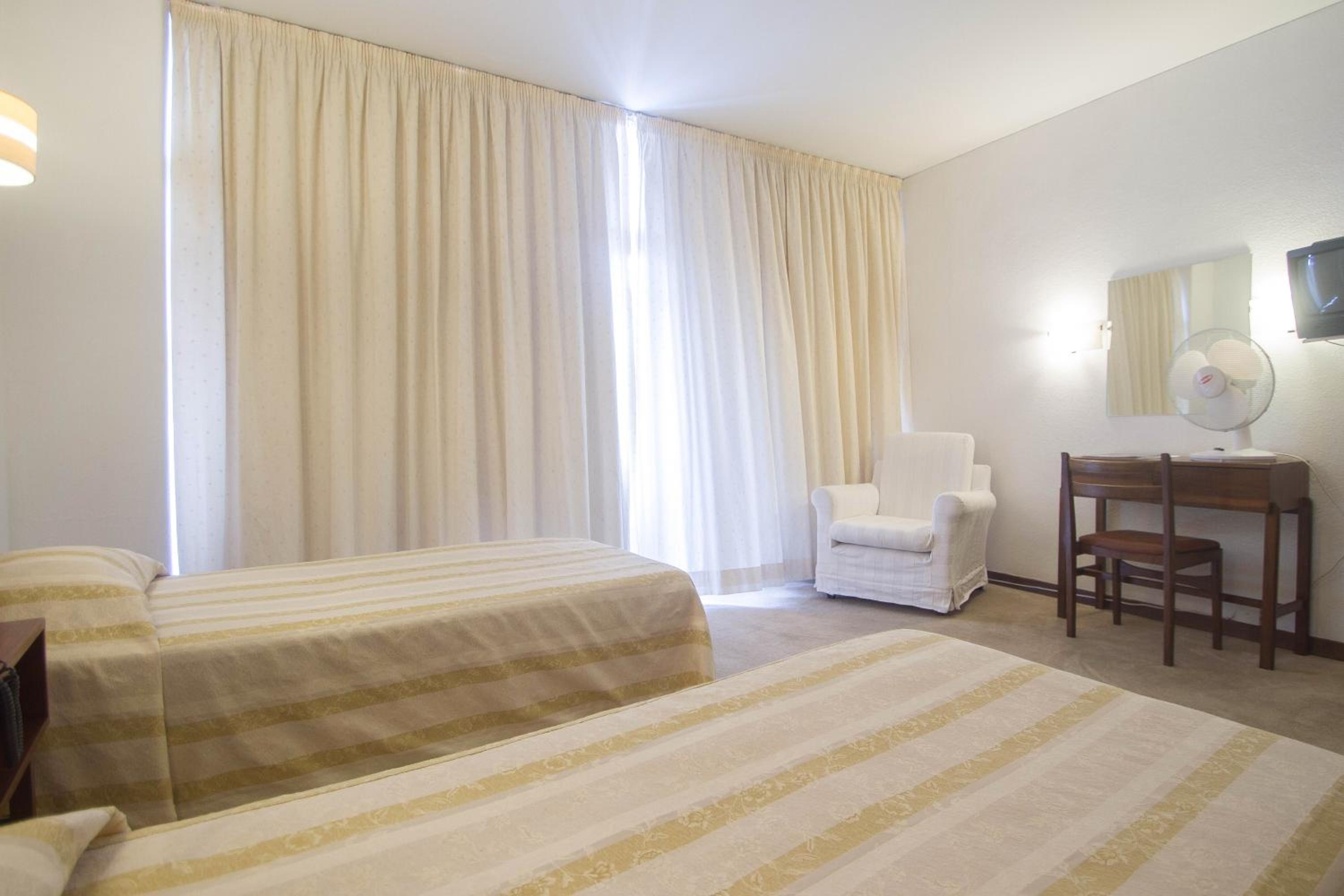 Twin Room - Photo 1