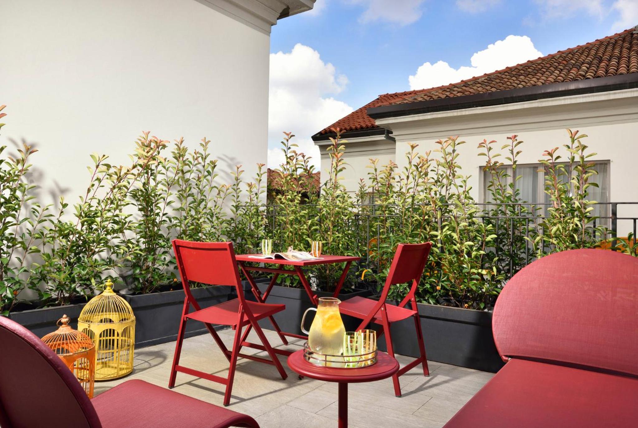 Premium Queen Room with Terrace Access thumbnail 6