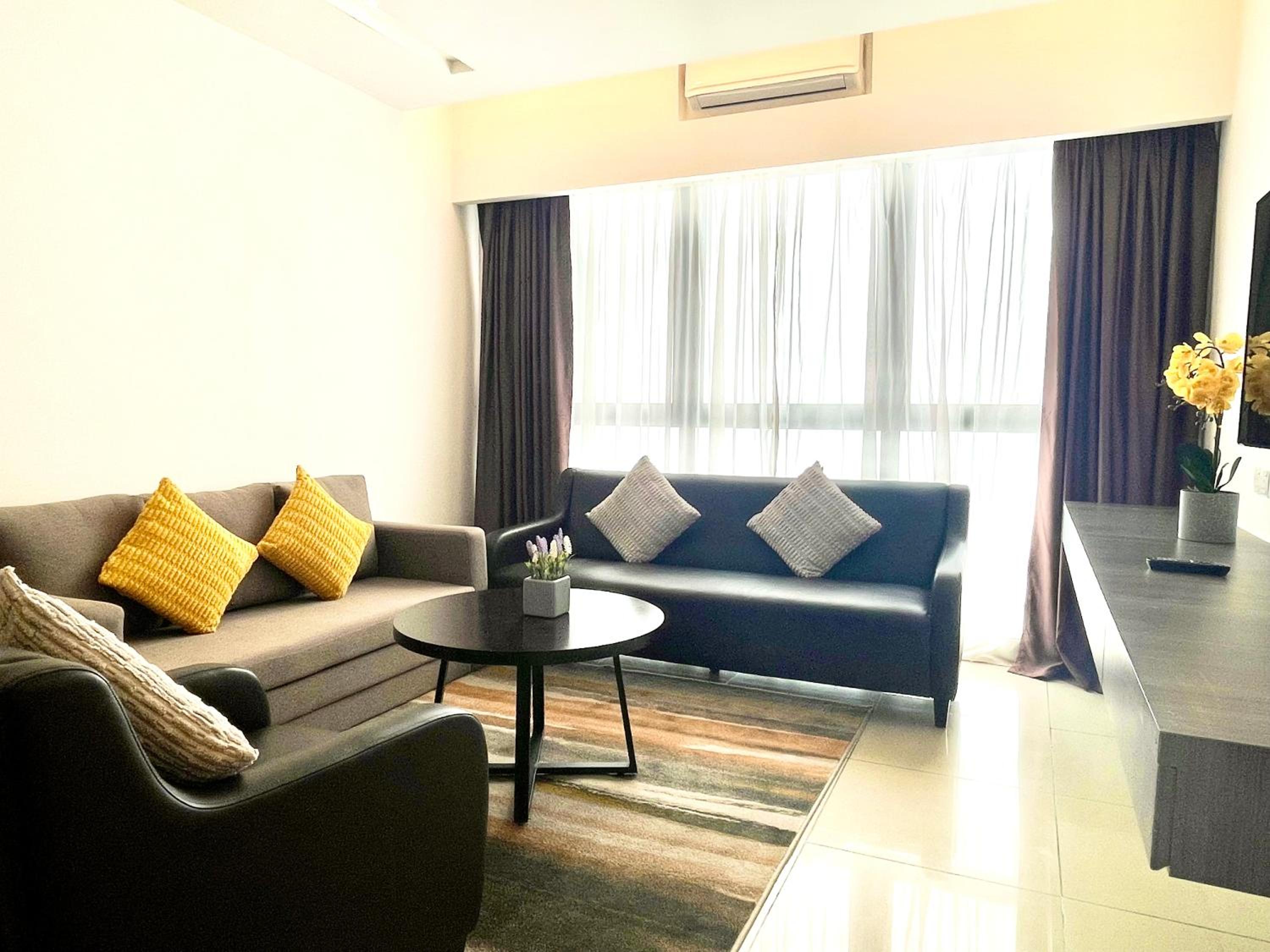 Apartment with Balcony photo 2