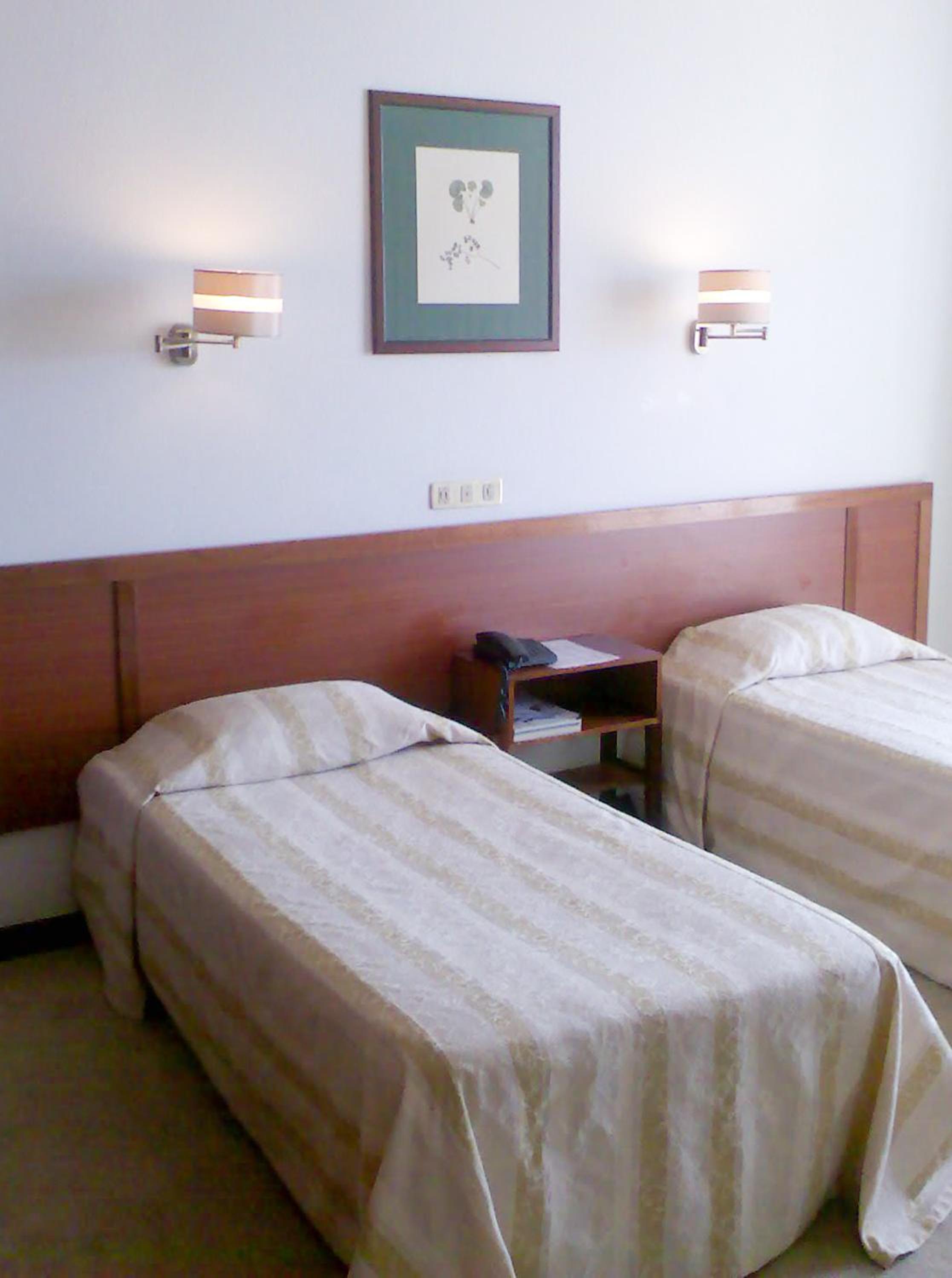 Twin Room - Photo 2