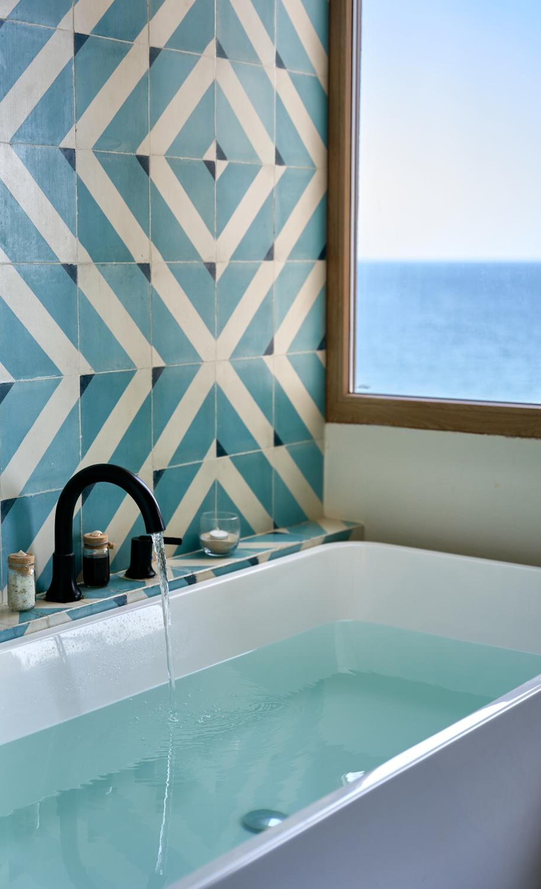 Deluxe King Suite - Photo 9
