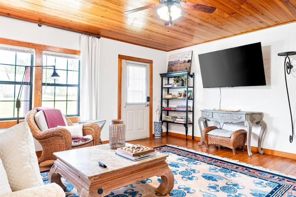 Three-Bedroom House photo 1