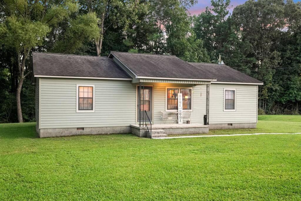 Three-Bedroom House photo 2