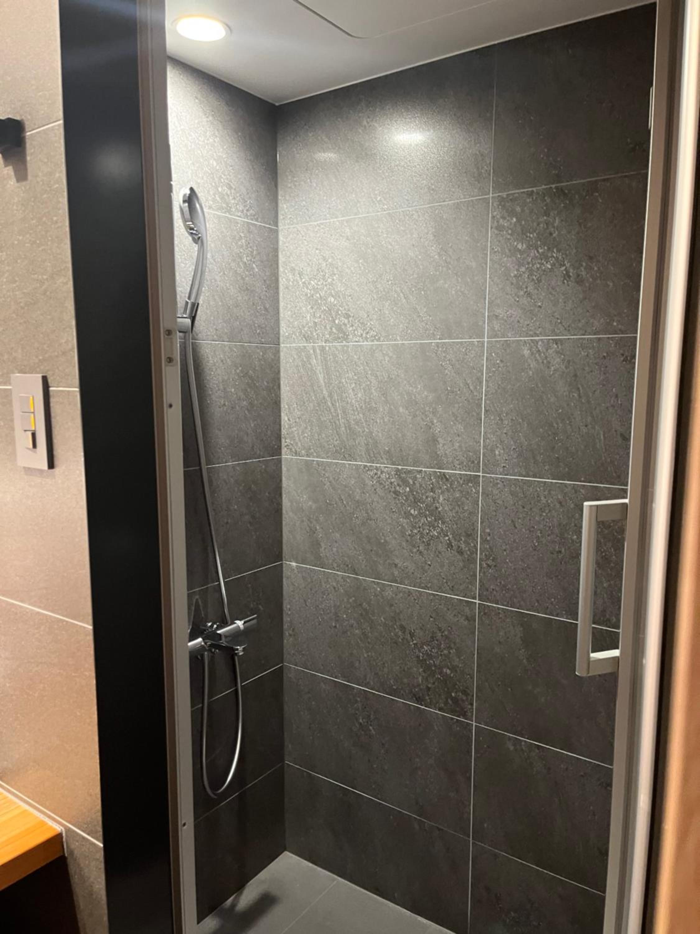 Twin Room with Shower - Non-Smoking - Photo 10