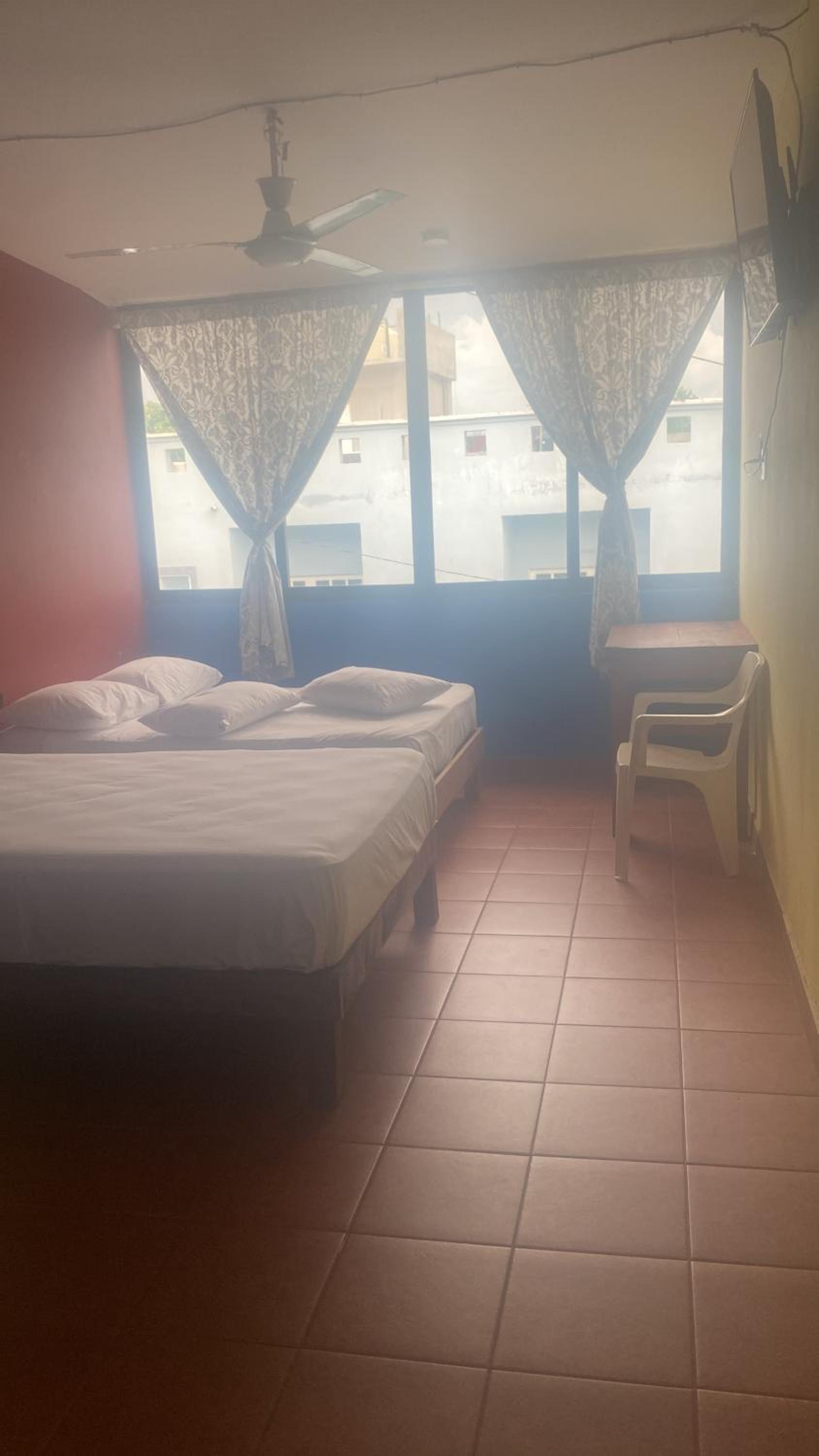 Twin Room with Private Bathroom - Photo 8
