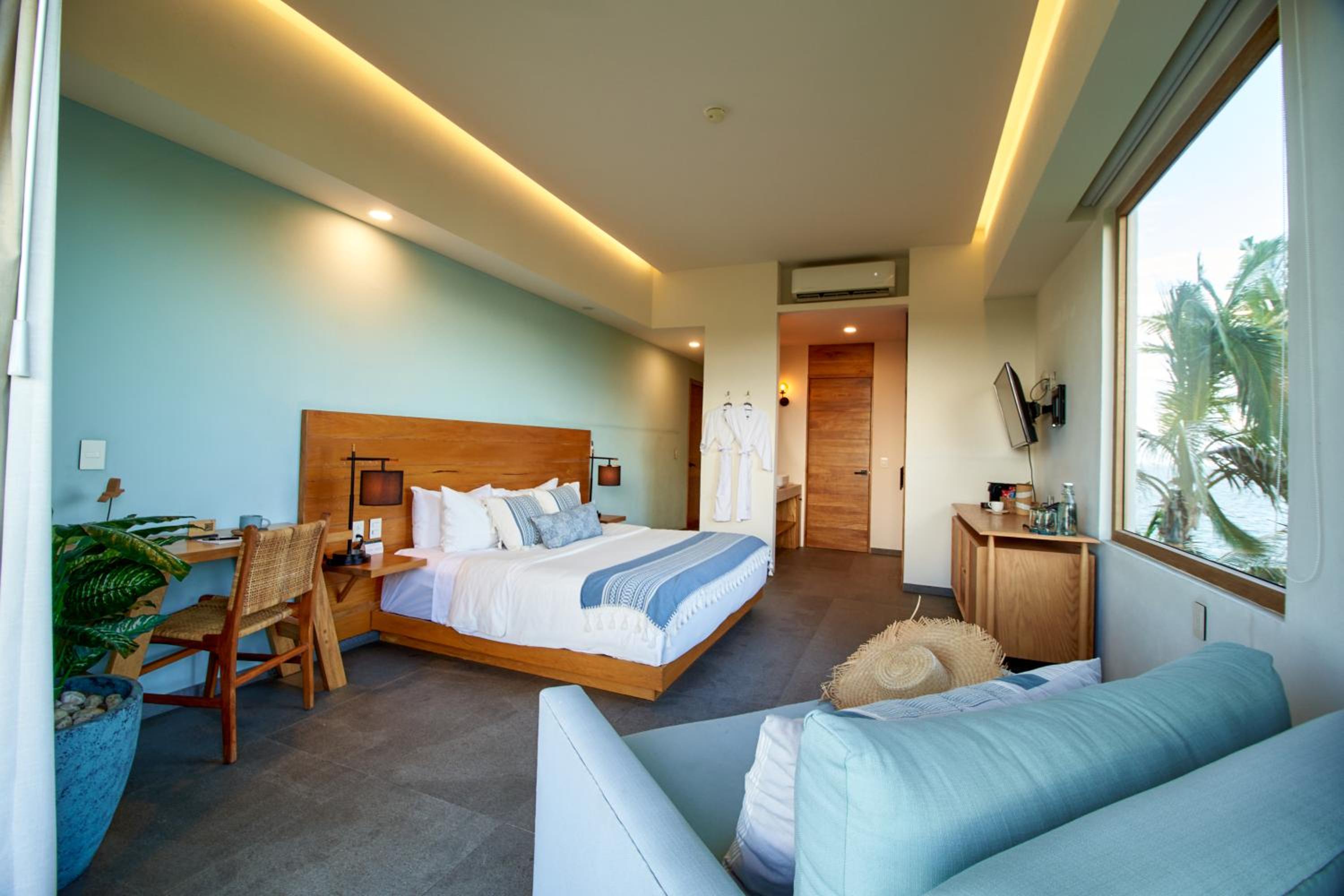 Deluxe Double Room with Extra Bed - Photo 2