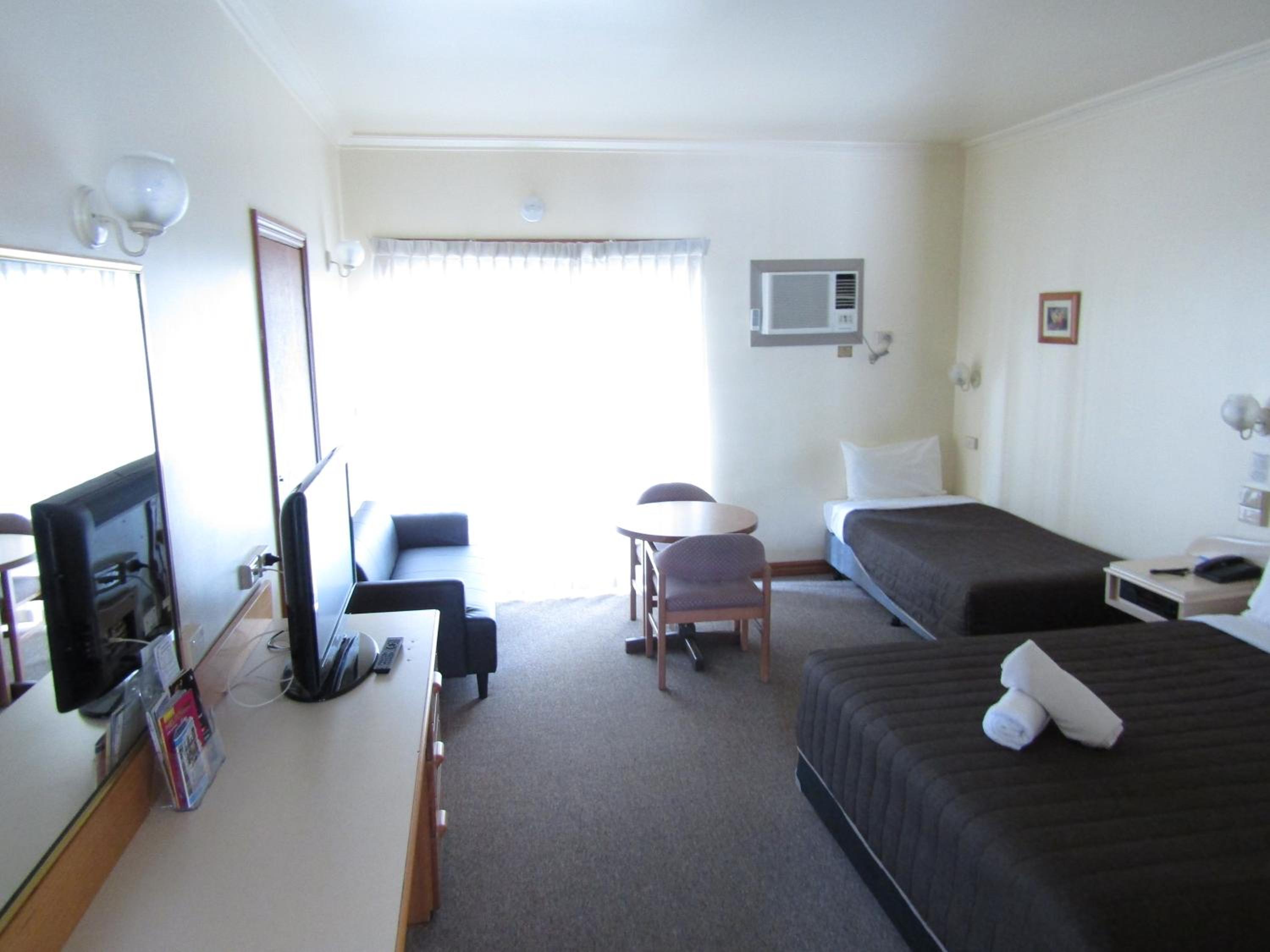 Triple Room with Spa Bath photo 2