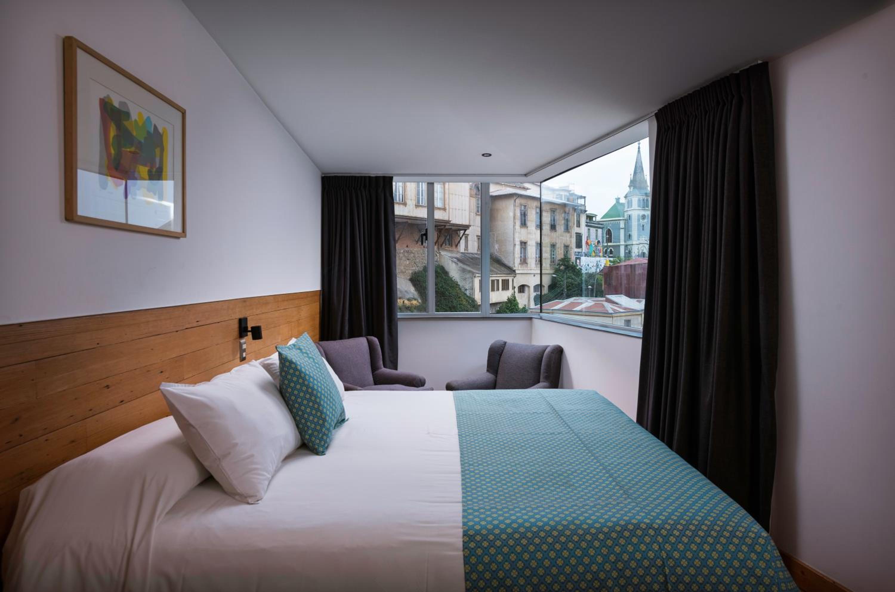 Suite - Photo 1