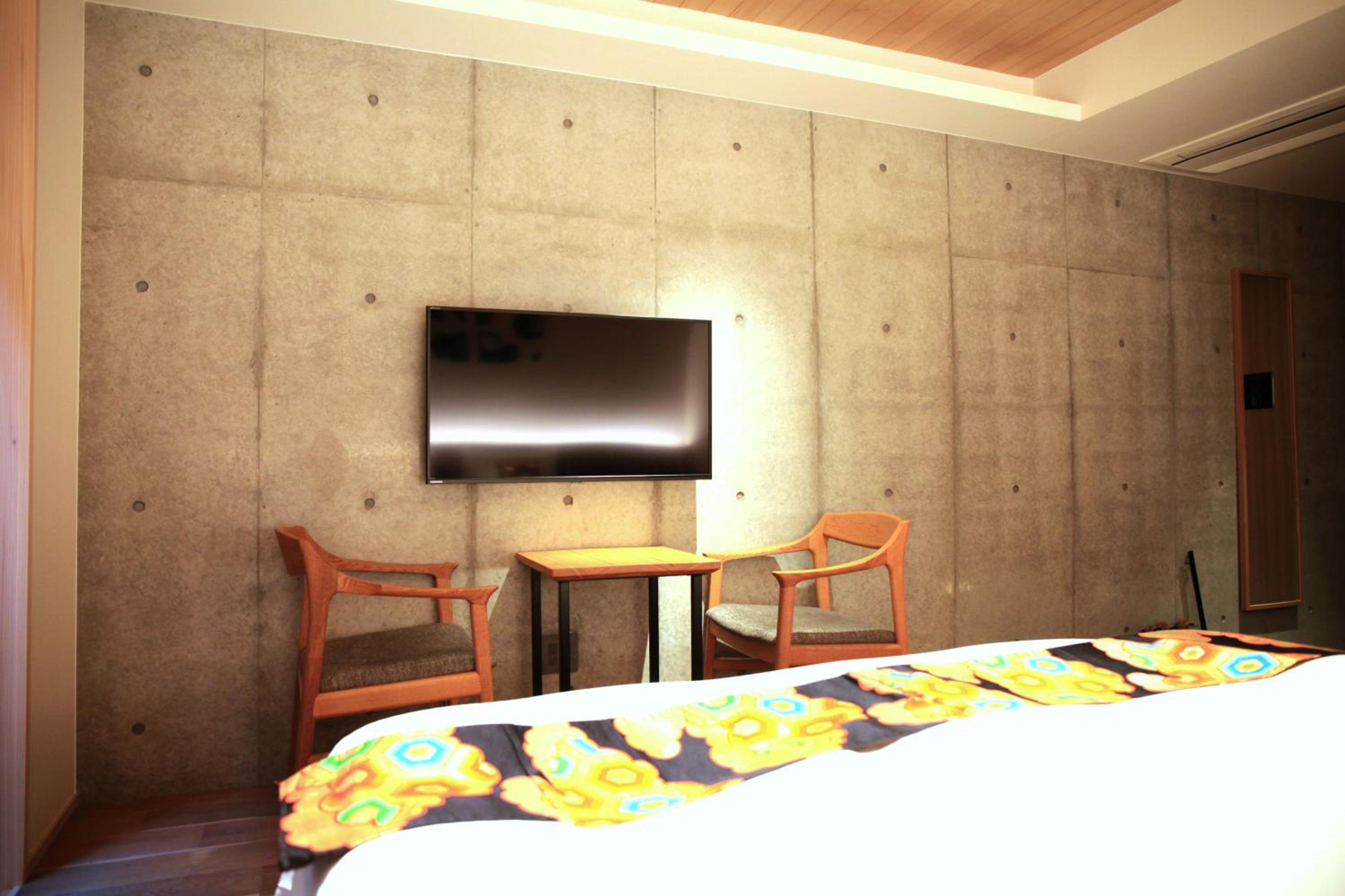 Deluxe Family Room - Non-Smoking - Basement - Photo 2