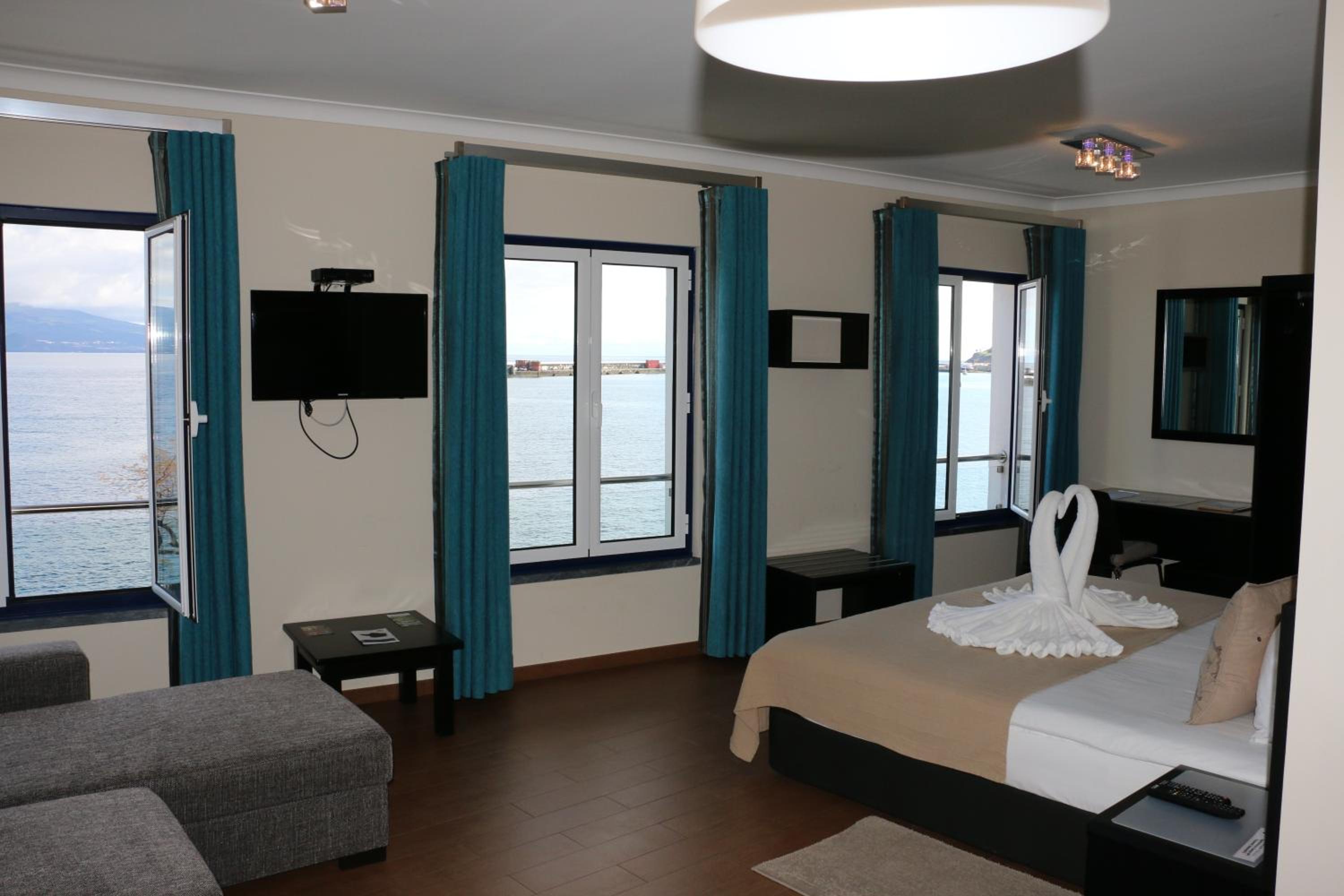 Apartment with Sea View - Photo 3