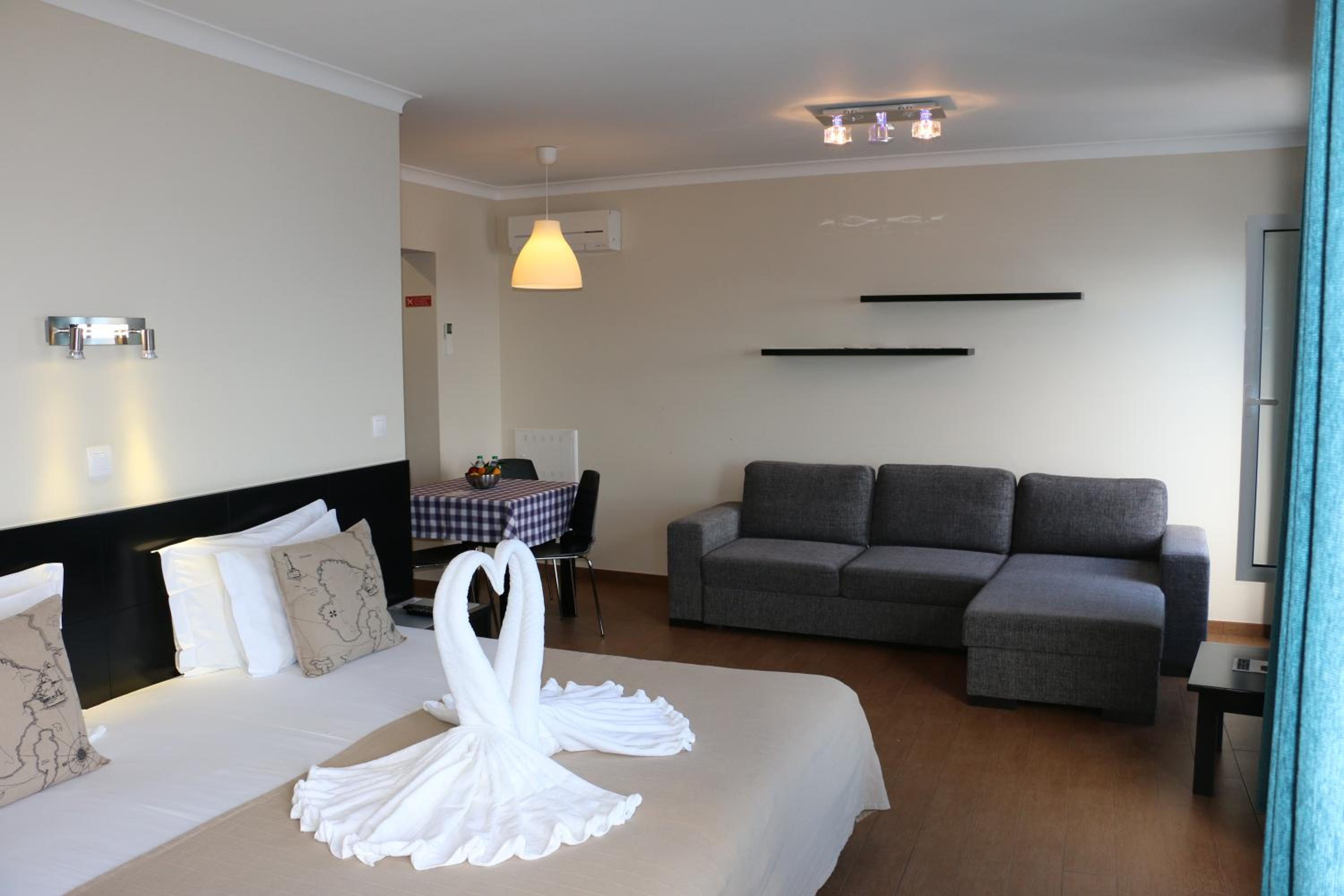 Apartment with Sea View - Photo 7