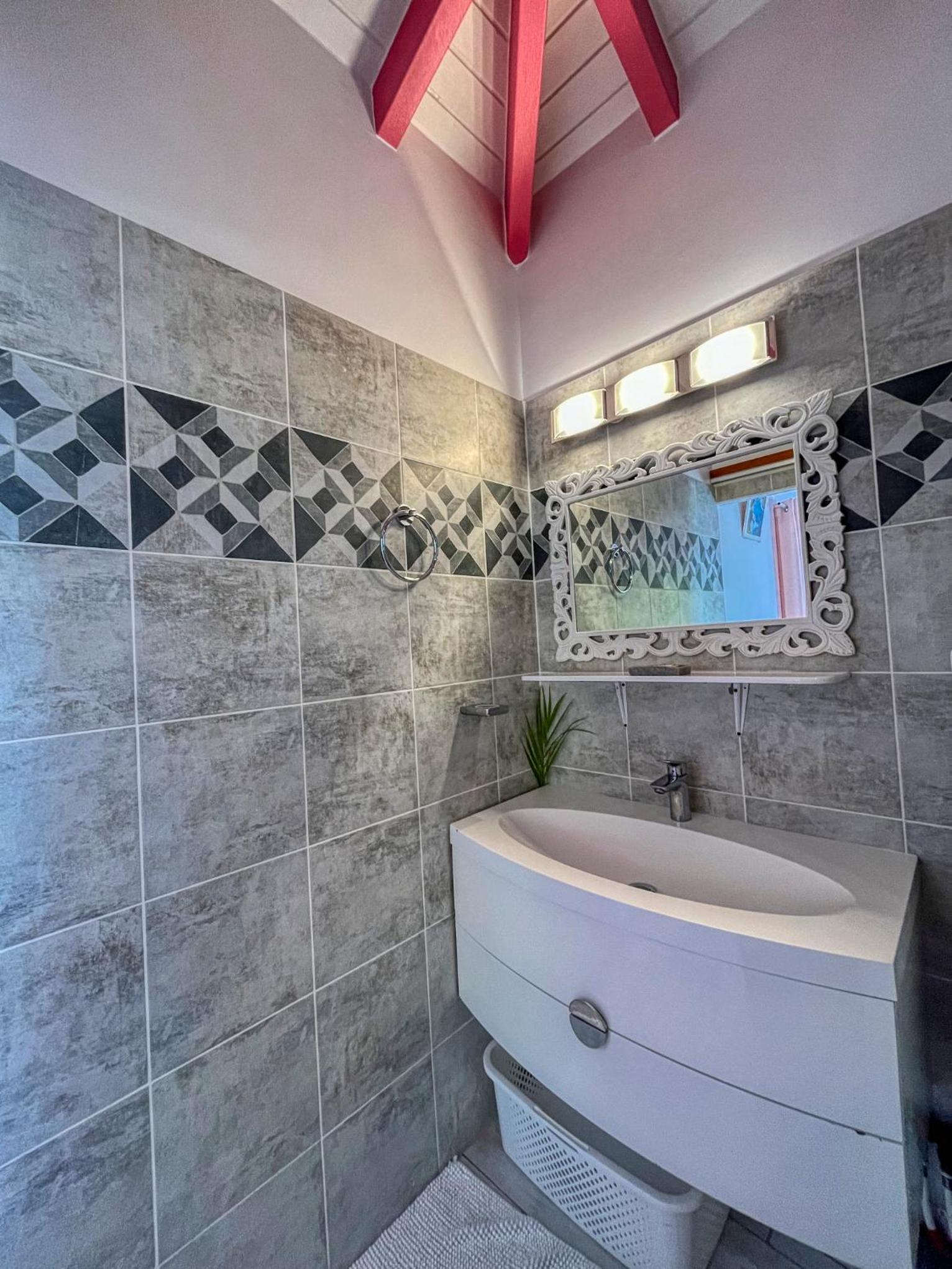 One-Bedroom House - Photo 4
