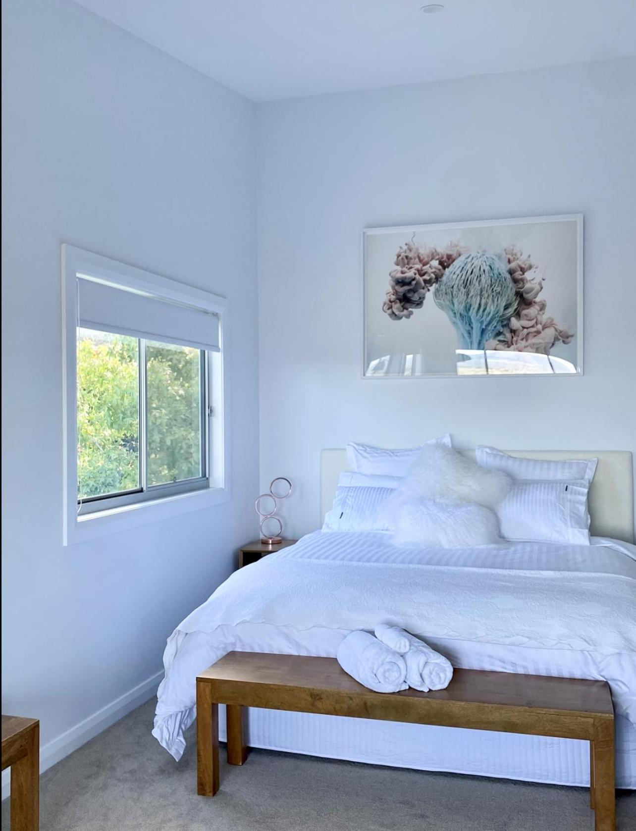 Three-Bedroom House photo 2