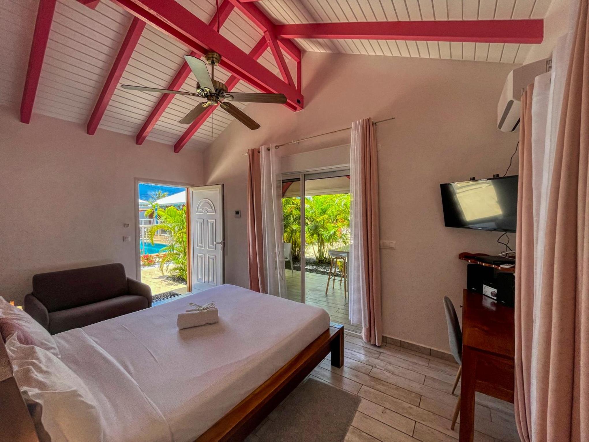 One-Bedroom House - Photo 12
