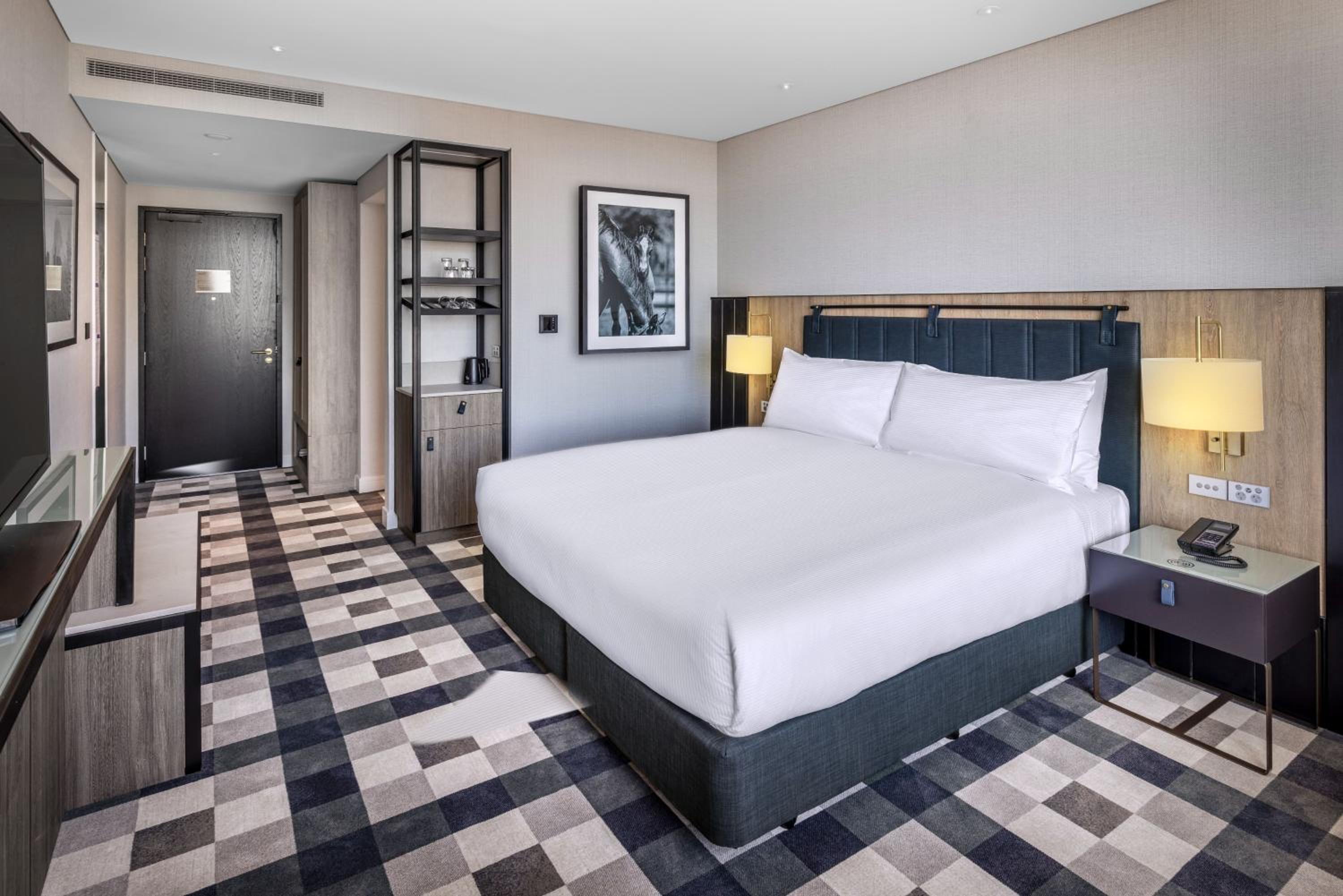 King Room - Mobility Accessible  - Photo 2