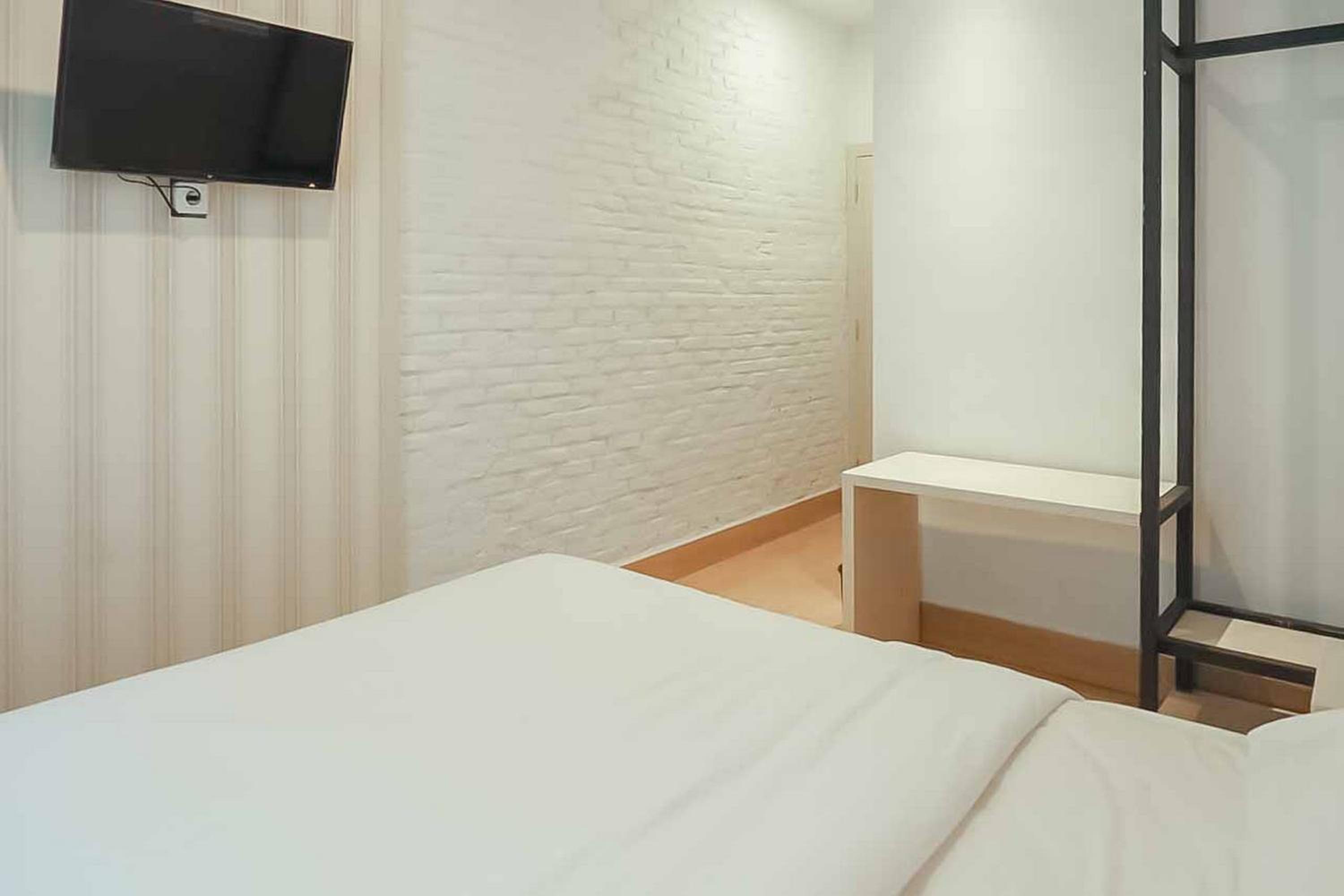 Standard Double Room - Photo 7