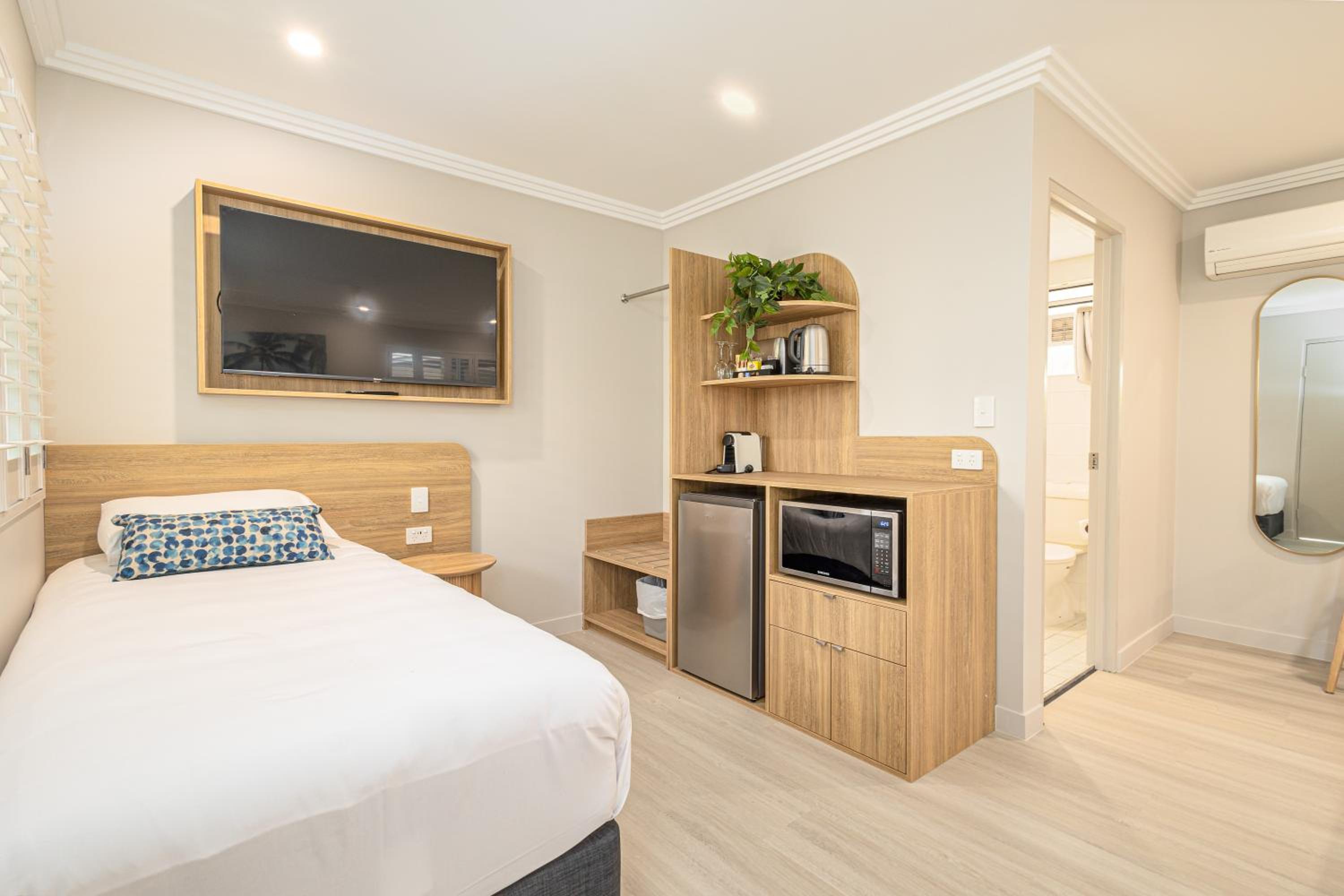 Superior Quadruple Room - Photo 3