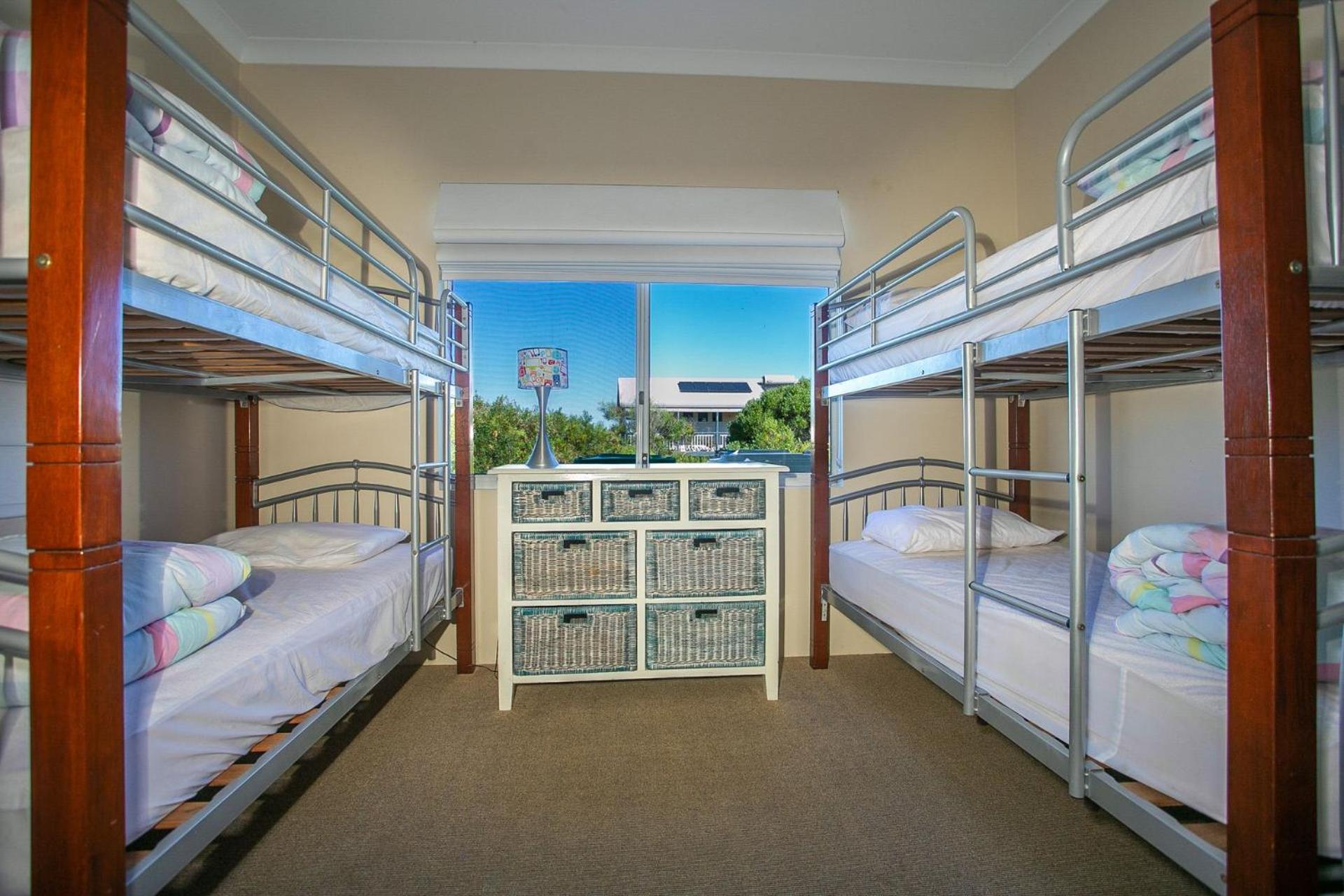 Five-Bedroom House photo 1