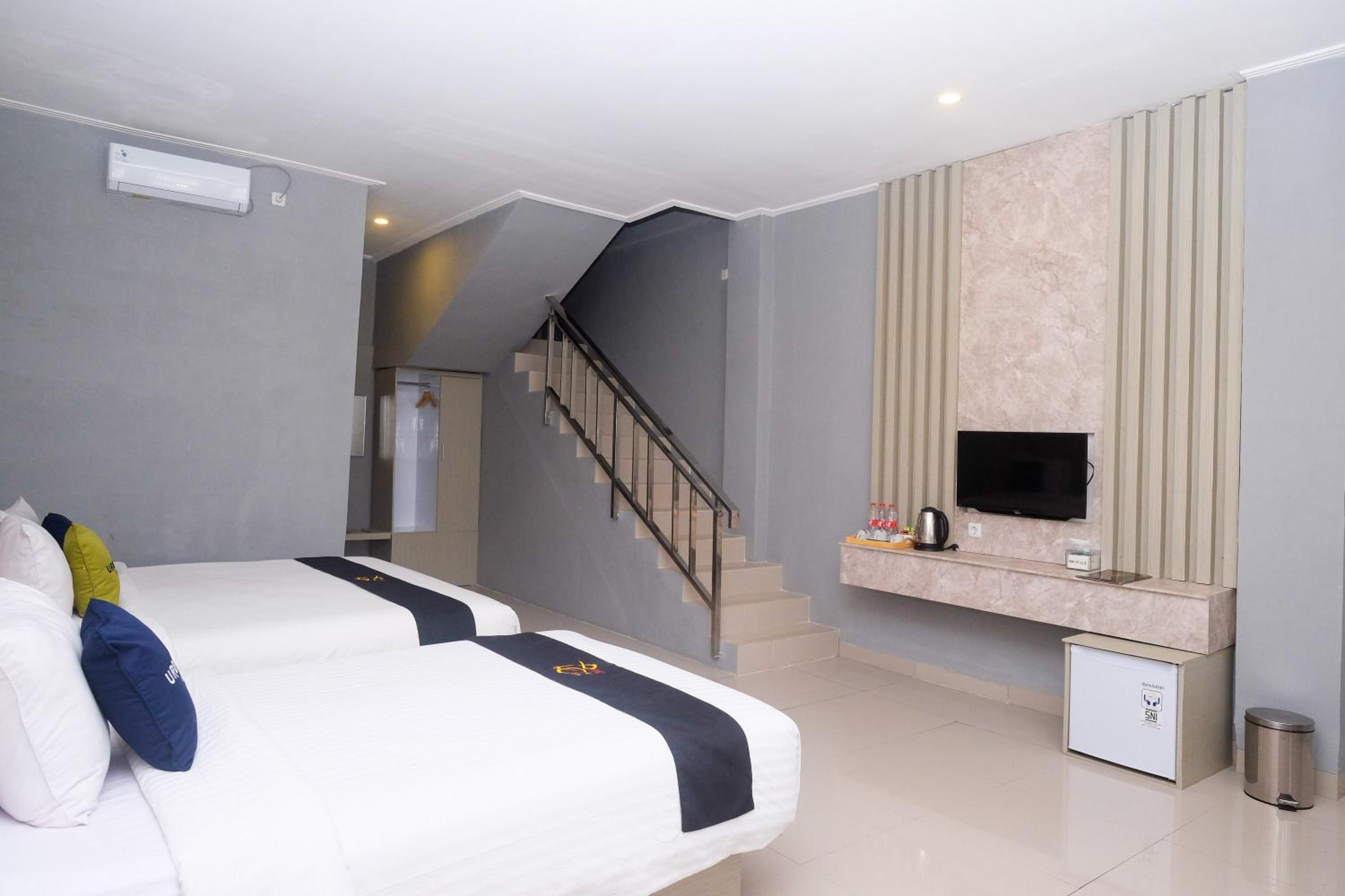 Standard Family Room - Photo 17