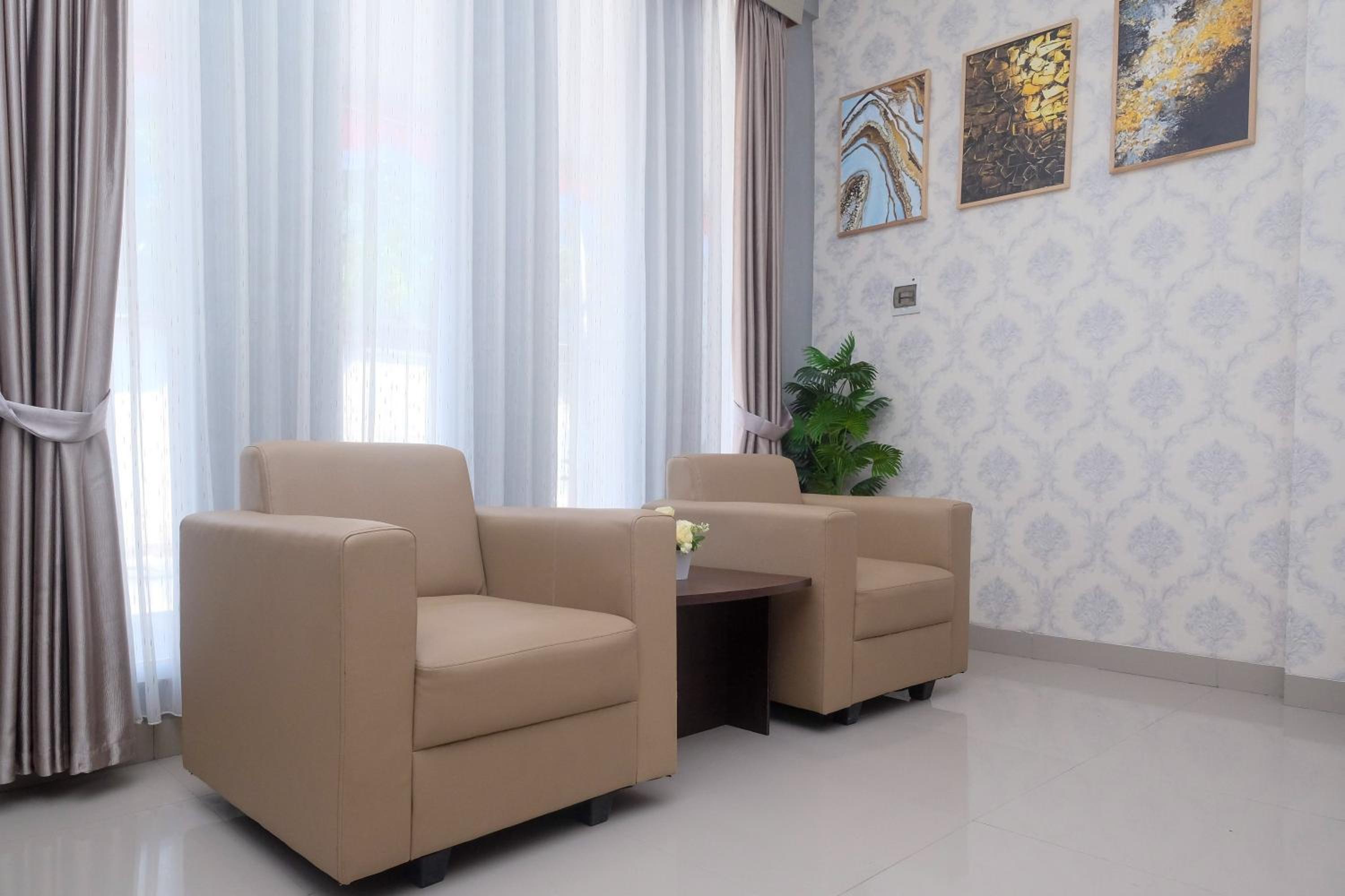 Standard Family Room - Photo 16