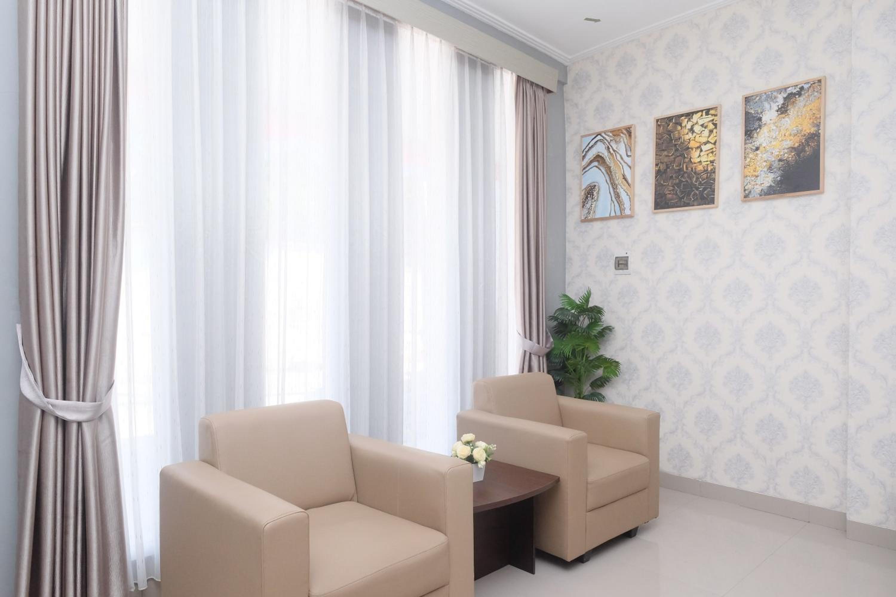 Standard Family Room - Photo 15