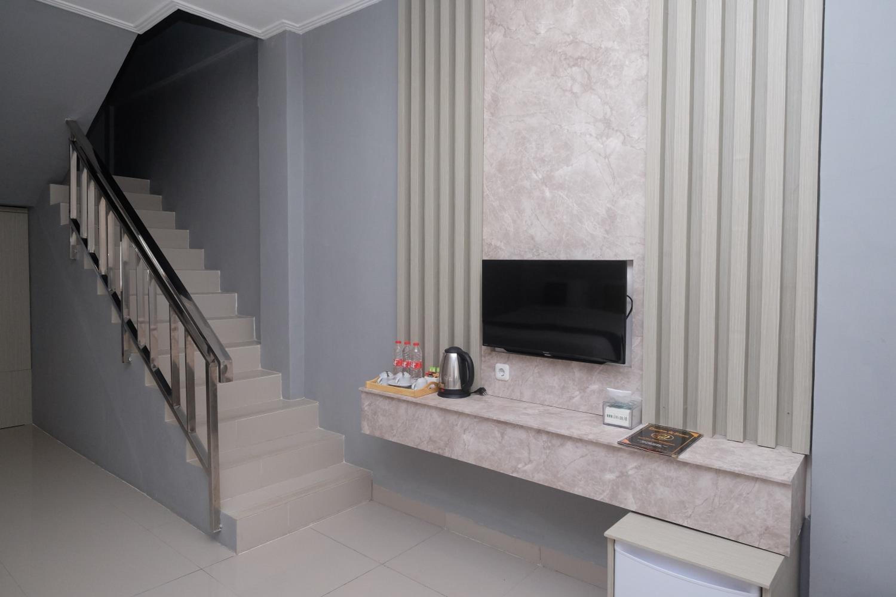 Standard Family Room - Photo 7